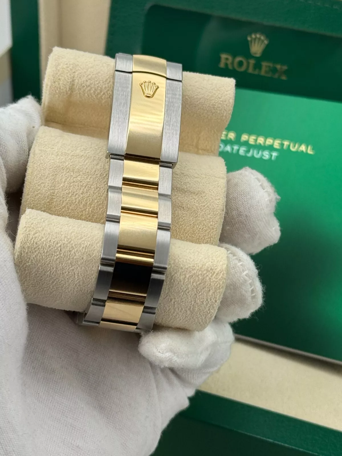 RLX  Datejust 36mm 126233 Golden Fluted Motif 36mm Dial Oyster Bracelet