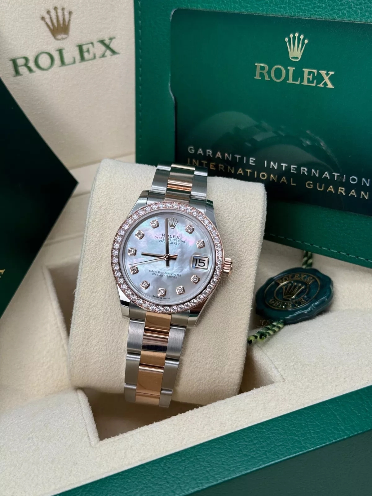 RLX Datejust m278381-0025/0026 Mother-of-Pearl Diamond 31mm Dial Diamond-Set Bezel and Oyster Bracelet Watch