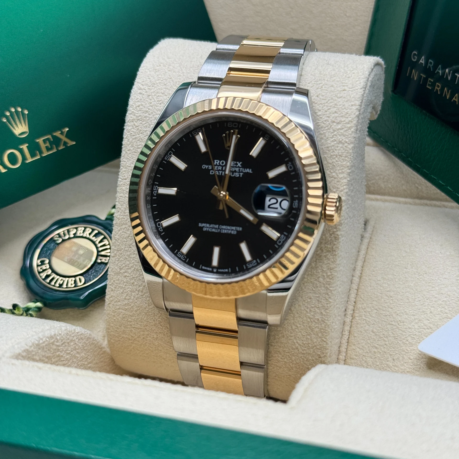 RLX  Datejust 41mm Two-Tone Yellow Gold Fluted Bezel Black Index Dial Jubilee - 126333