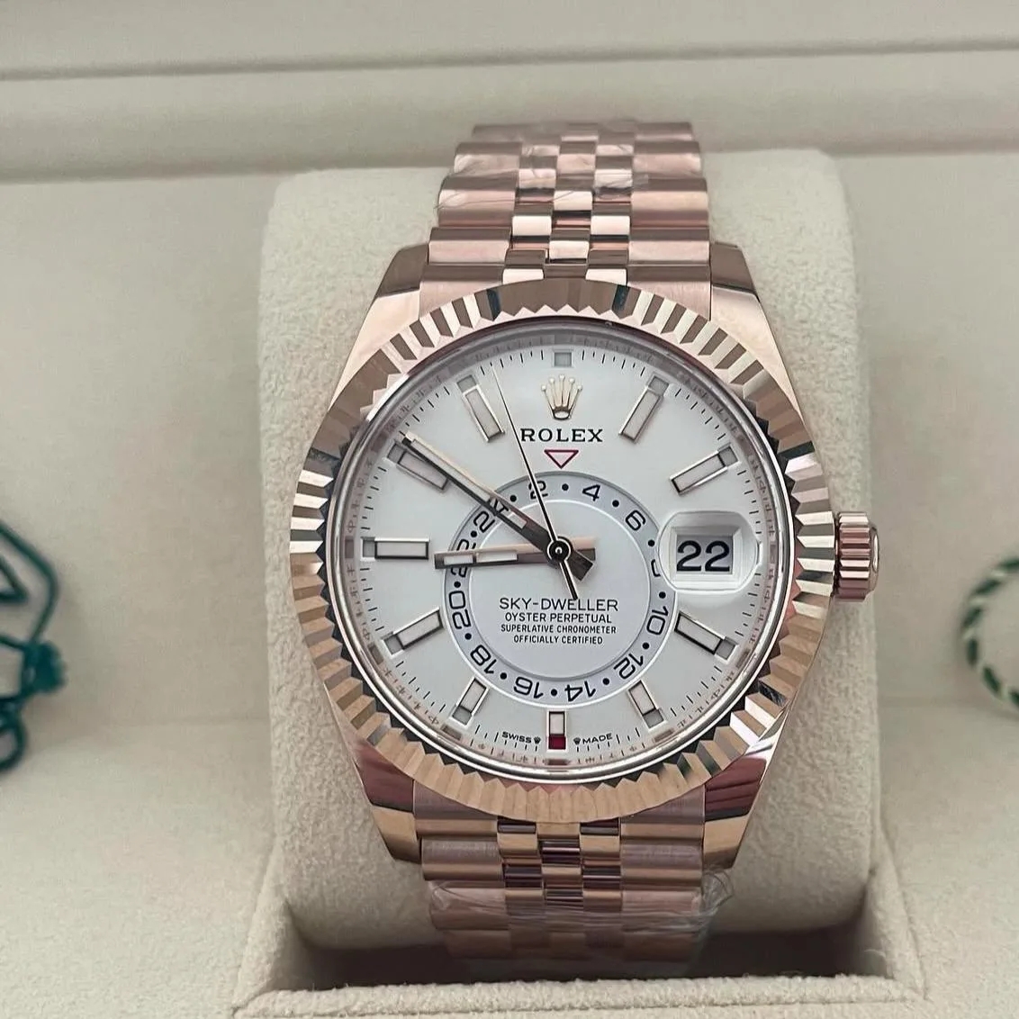 RLX  Sky-Dweller 42mm 336935-0003/0007 Rose Gold White Dial Oyster