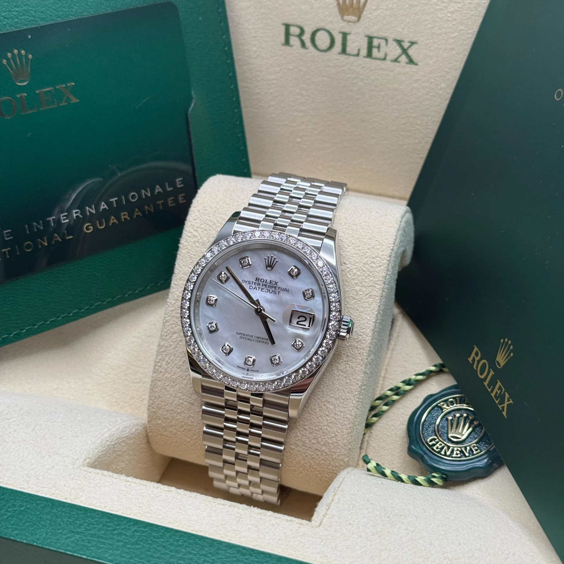 RLX  Datejust 36mm 126284 Mother-of-Pearl Dial Oyster Bracelet