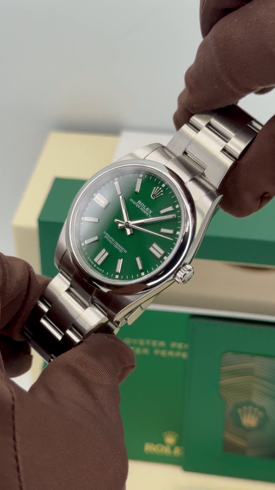 RLX Oyster Perpetual 41mm 124300-0005 Green Index Dial & Smooth Bezel Oyster Bracelet Men’s Watch