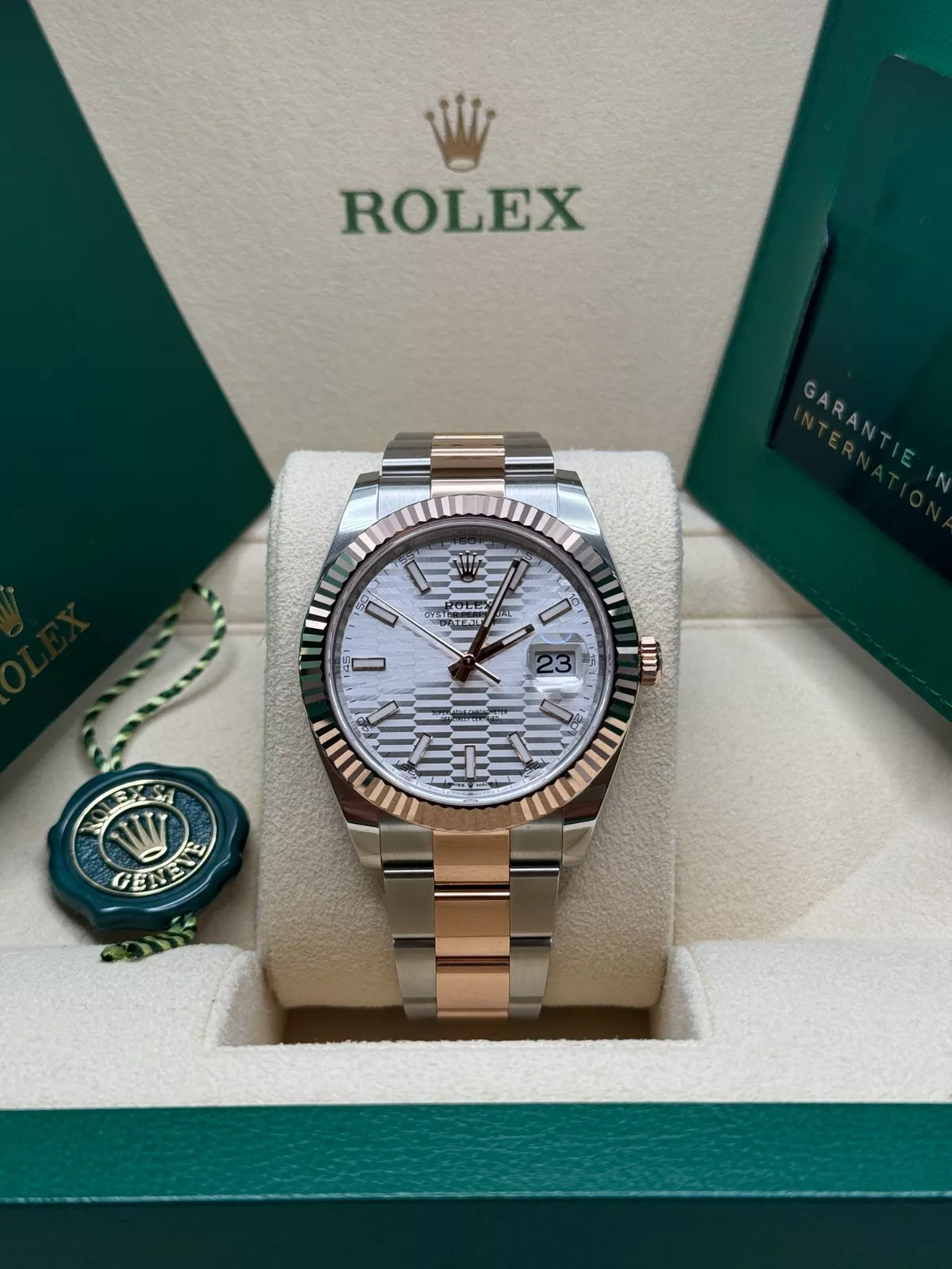 RLX Datejust 41mm 126331 Silver Fluted Motif Dial Two Tone Stainless Steel & 18K Rose Gold Jubilee Bracelet Men's Watch