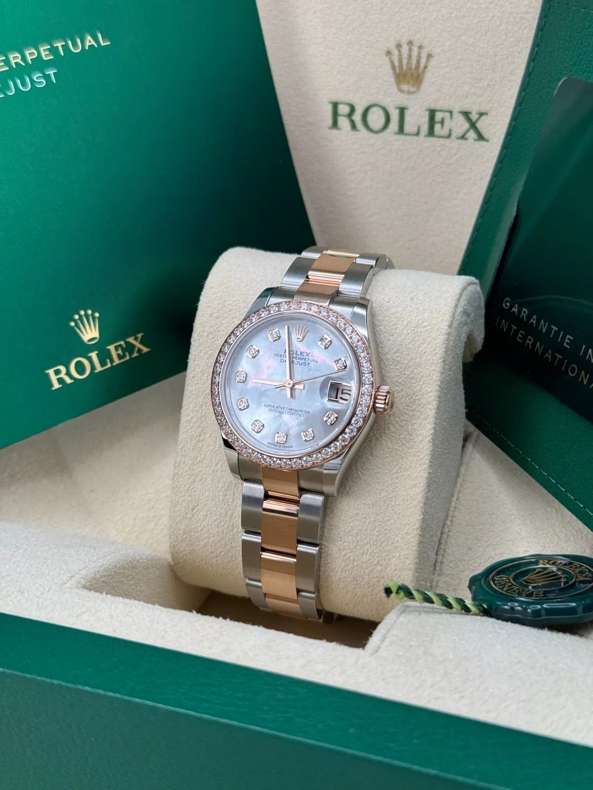 RLX Datejust m278381-0025/0026 Mother-of-Pearl Diamond 31mm Dial Diamond-Set Bezel and Oyster Bracelet Watch