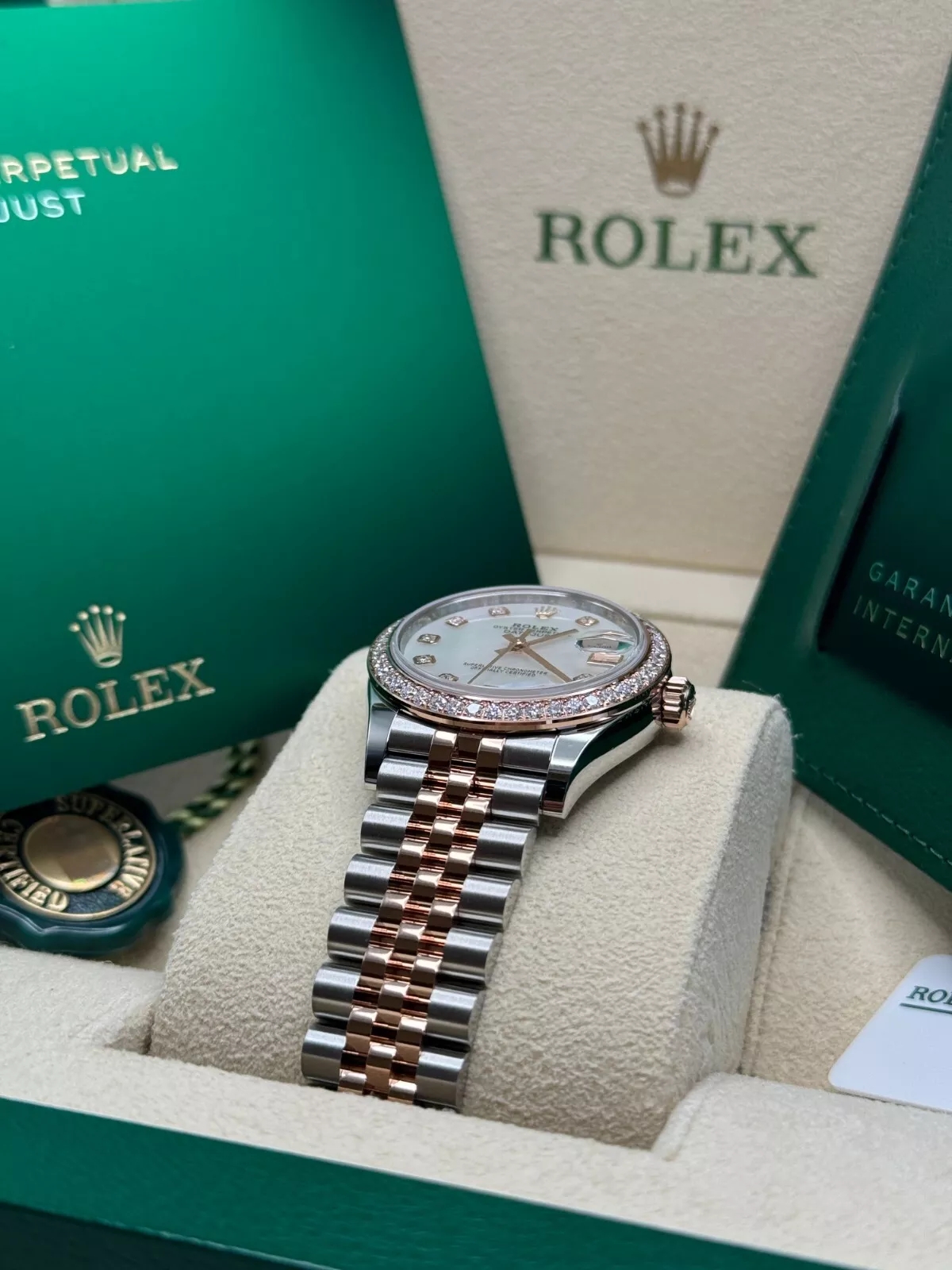 RLX Datejust m278381-0025/0026 Mother-of-Pearl Diamond 31mm Dial Diamond-Set Bezel and Oyster Bracelet Watch