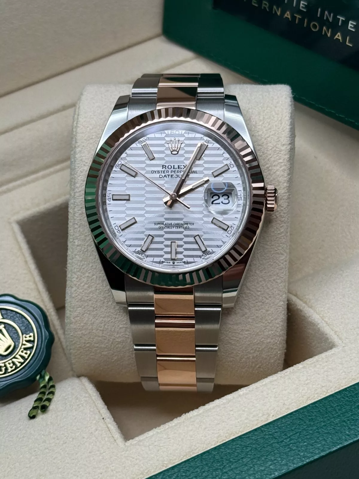 RLX Datejust 41mm 126331 Silver Fluted Motif Dial Two Tone Stainless Steel & 18K Rose Gold Jubilee Bracelet Men's Watch