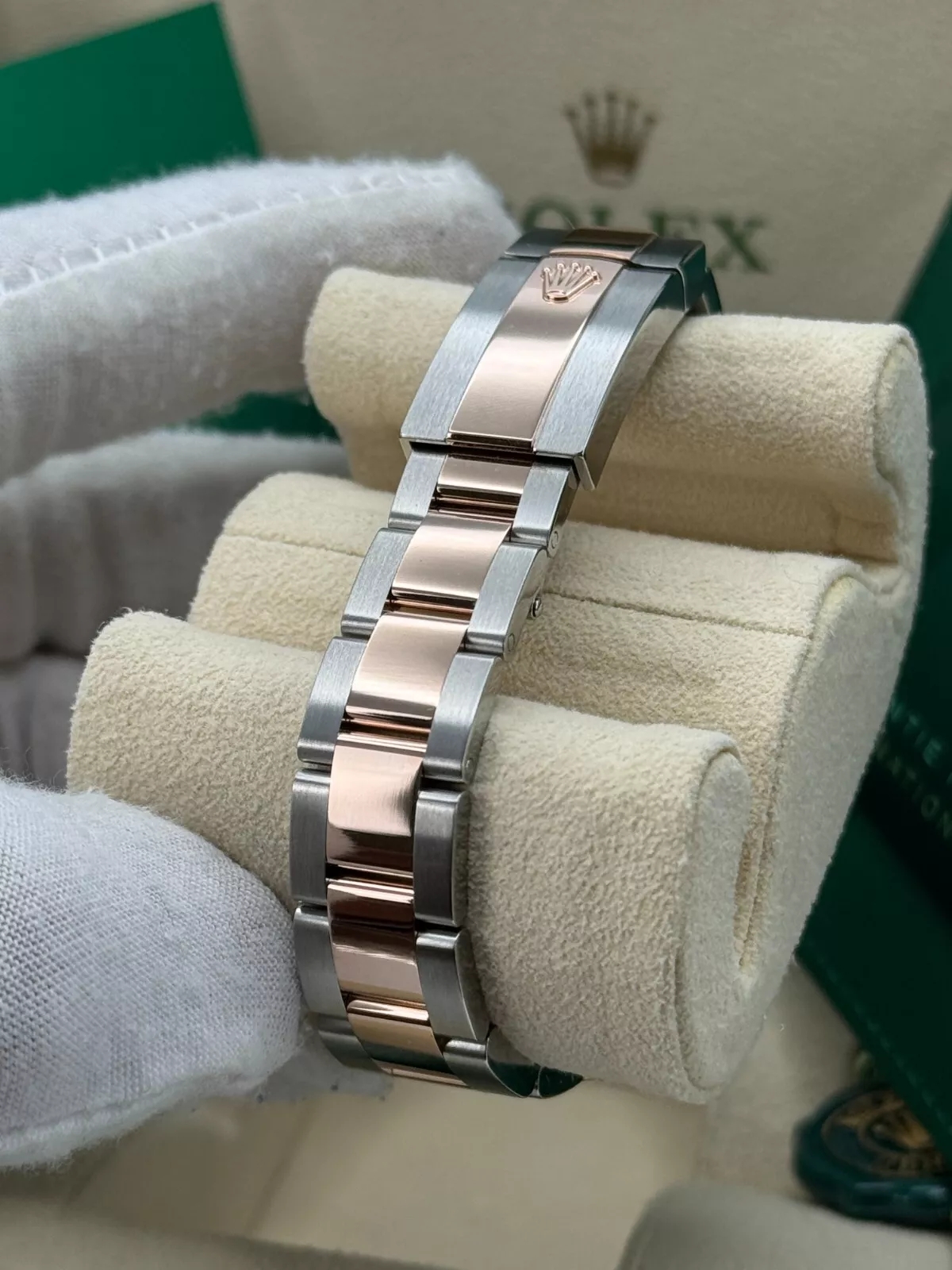 RLX Datejust m278381-0025/0026 Mother-of-Pearl Diamond 31mm Dial Diamond-Set Bezel and Oyster Bracelet Watch