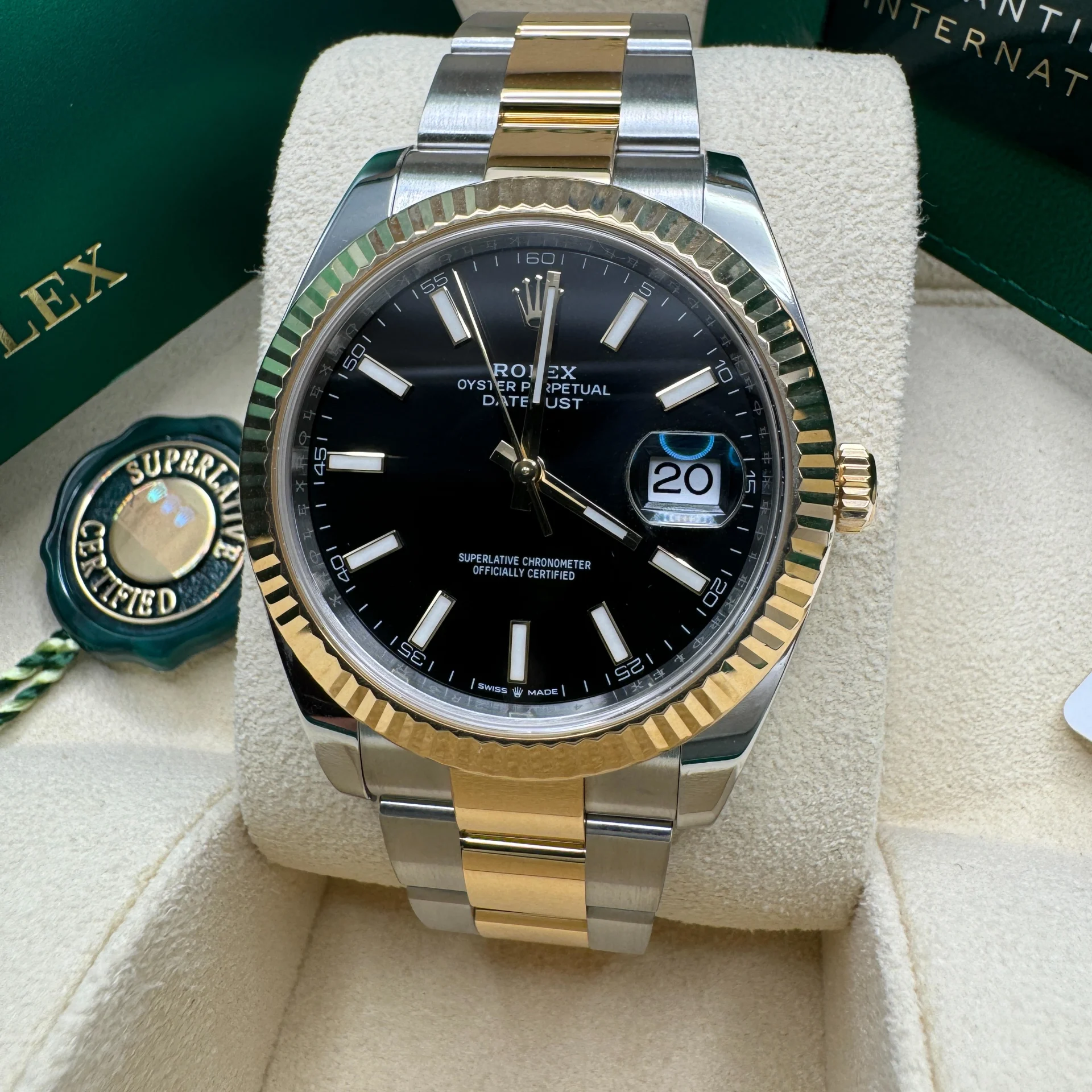 RLX  Datejust 41mm Two-Tone Yellow Gold Fluted Bezel Black Index Dial Jubilee - 126333