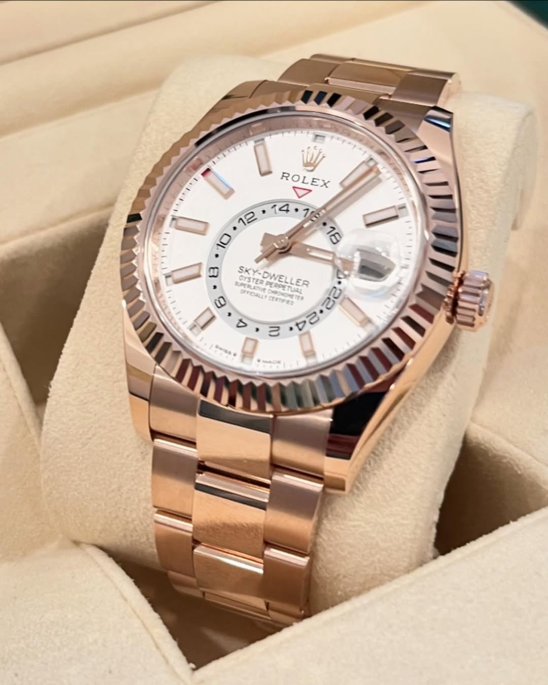 RLX  Sky-Dweller 42mm 336935-0003/0007 Rose Gold White Dial Oyster
