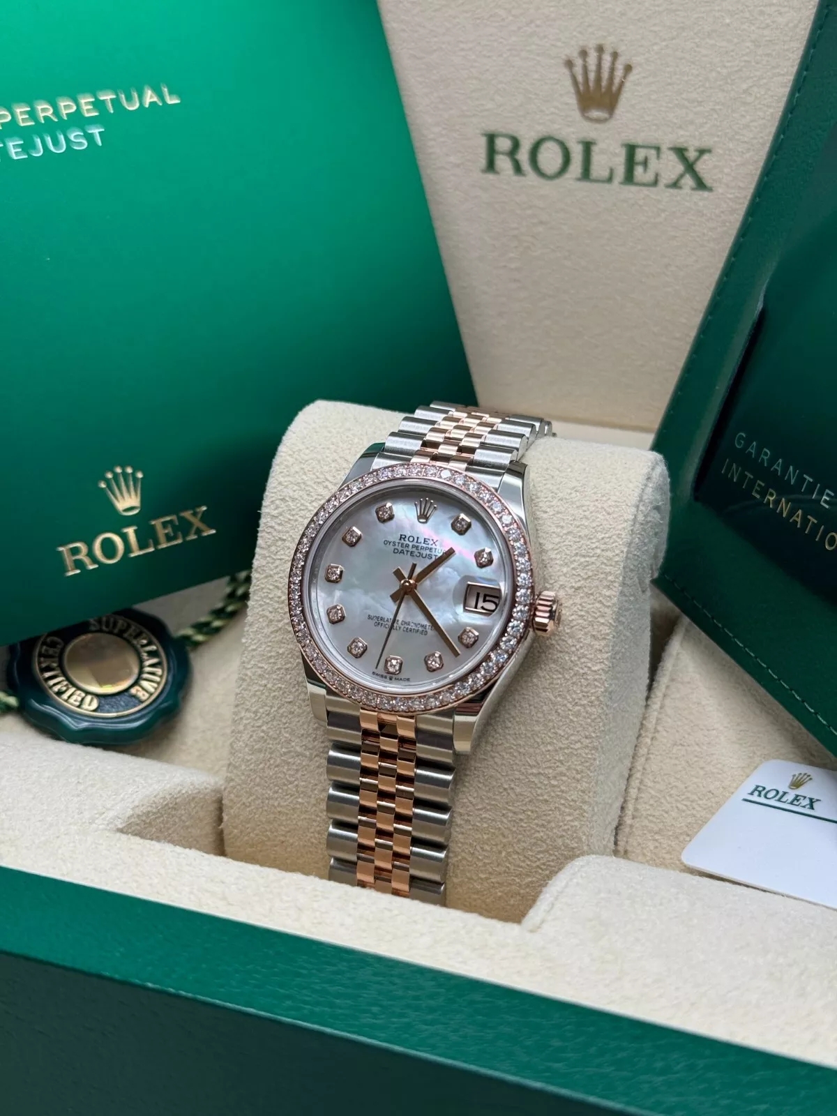 RLX Datejust m278381-0025/0026 Mother-of-Pearl Diamond 31mm Dial Diamond-Set Bezel and Oyster Bracelet Watch