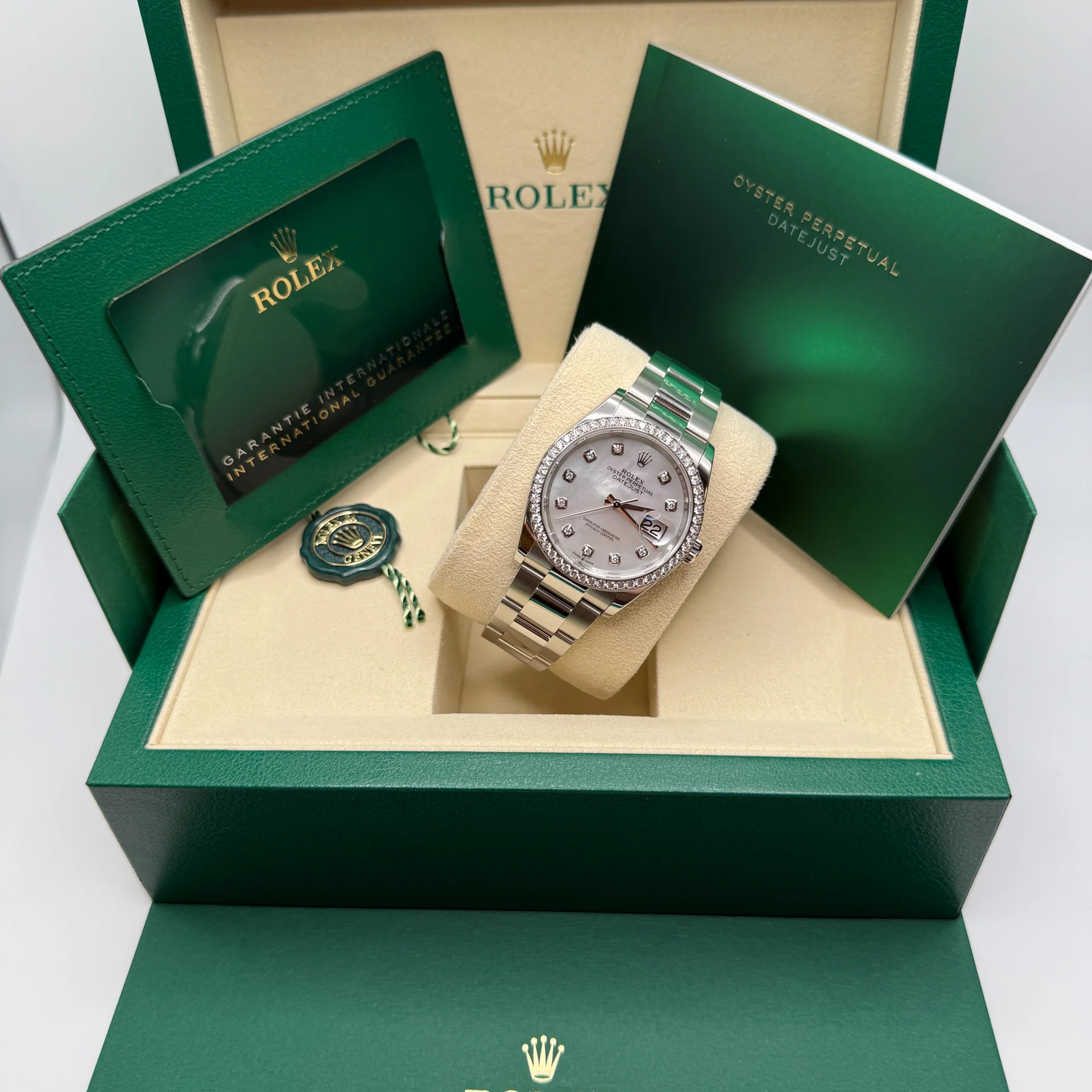 RLX  Datejust 36mm 126284 Mother-of-Pearl Dial Oyster Bracelet