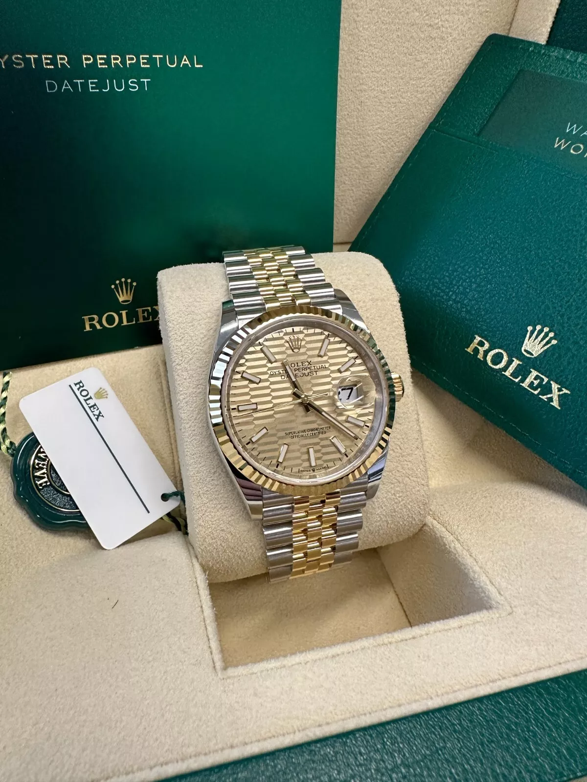 RLX  Datejust 36mm 126233 Golden Fluted Motif 36mm Dial Oyster Bracelet