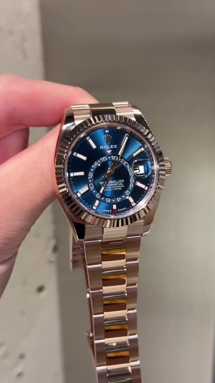 RLX  Sky-Dweller 42mm 336935-0001/0005 Rose Gold Blue Dial Oyster