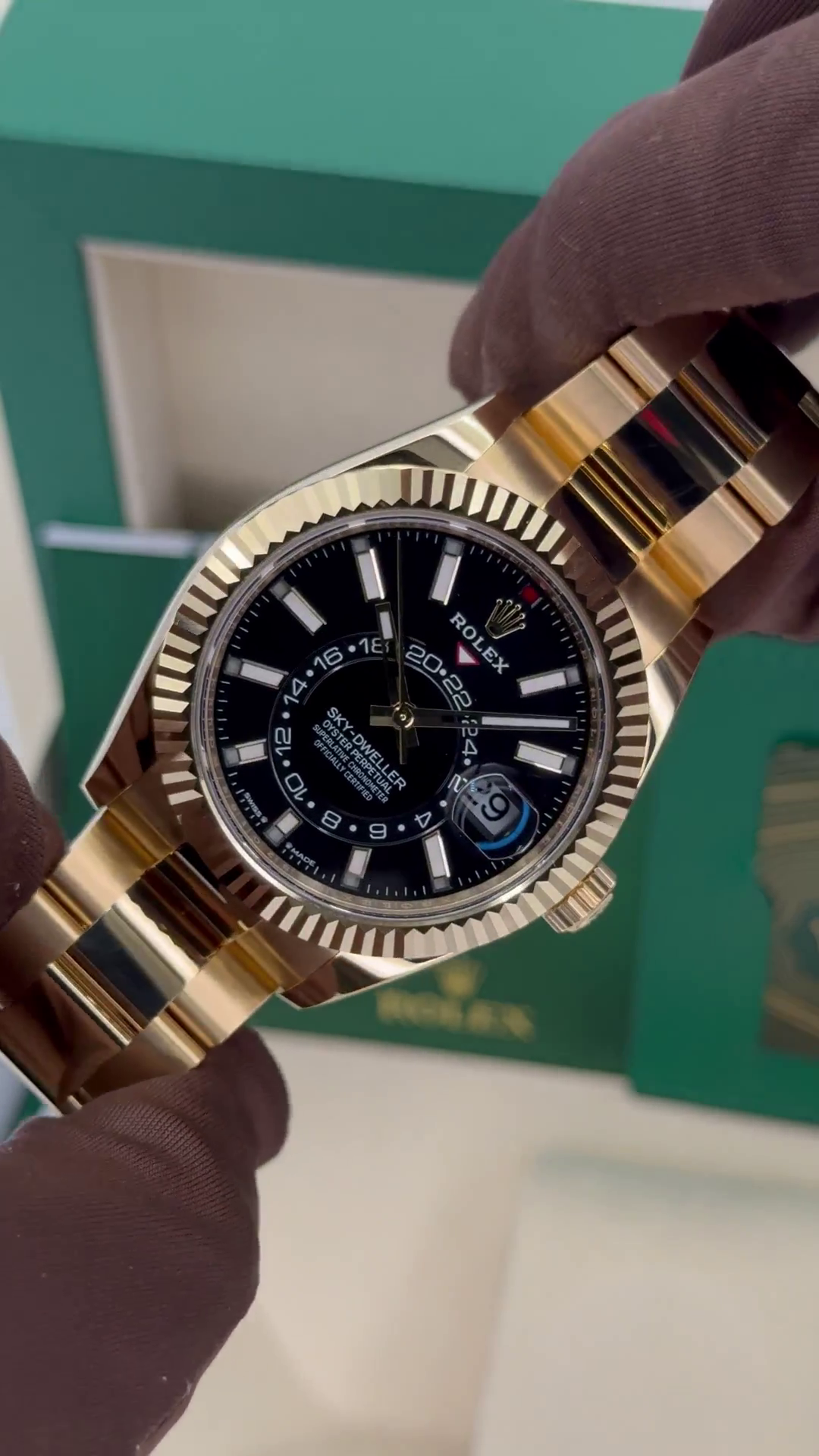 RLX  Sky-Dweller 42mm 336938-0002/0005 Yellow Gold Black Dial Oyster