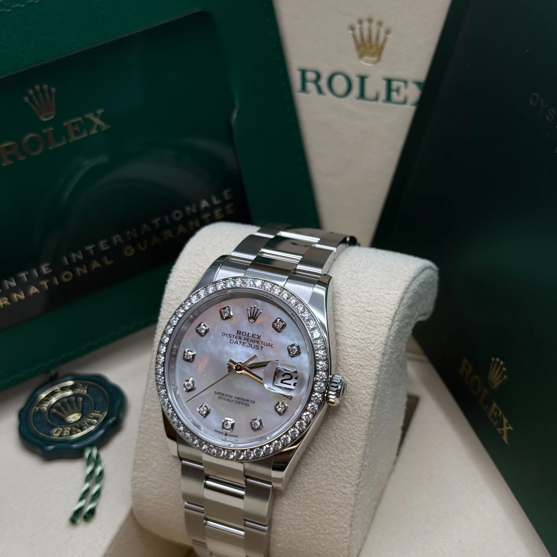 RLX  Datejust 36mm 126284 Mother-of-Pearl Dial Oyster Bracelet