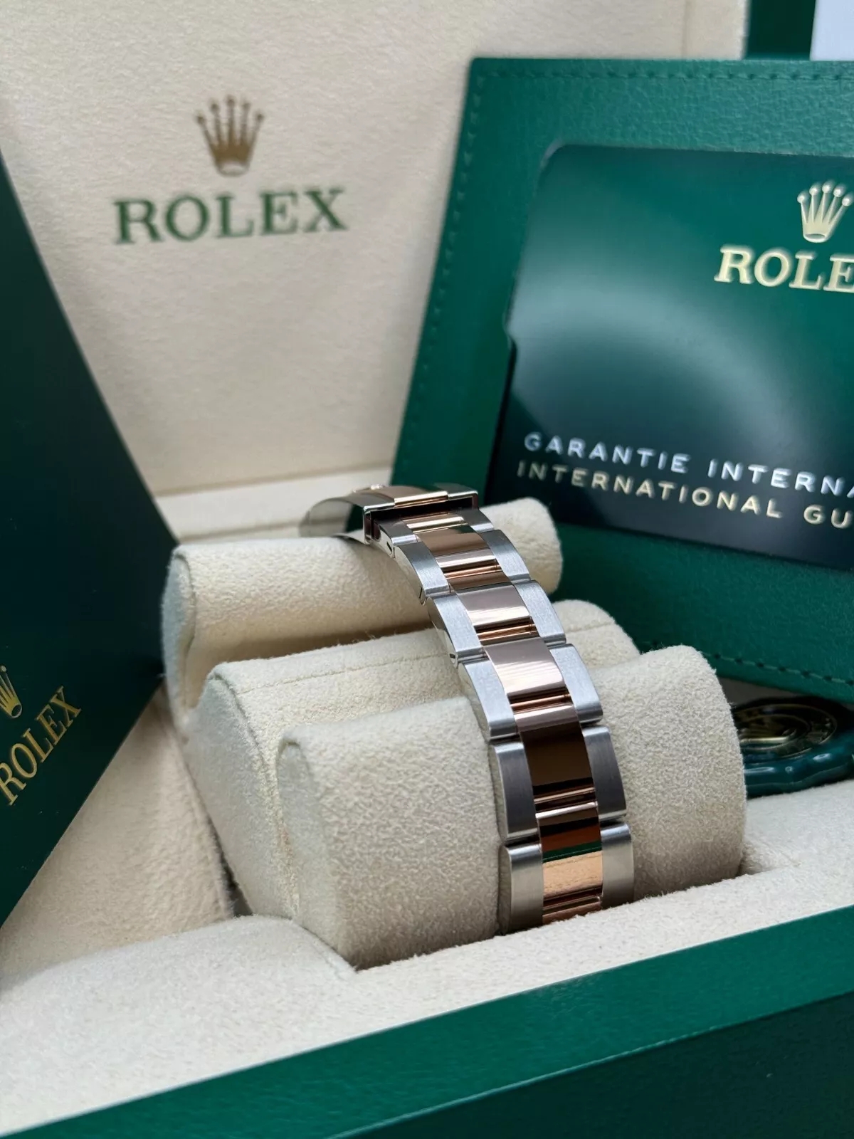 RLX Datejust m278381-0025/0026 Mother-of-Pearl Diamond 31mm Dial Diamond-Set Bezel and Oyster Bracelet Watch