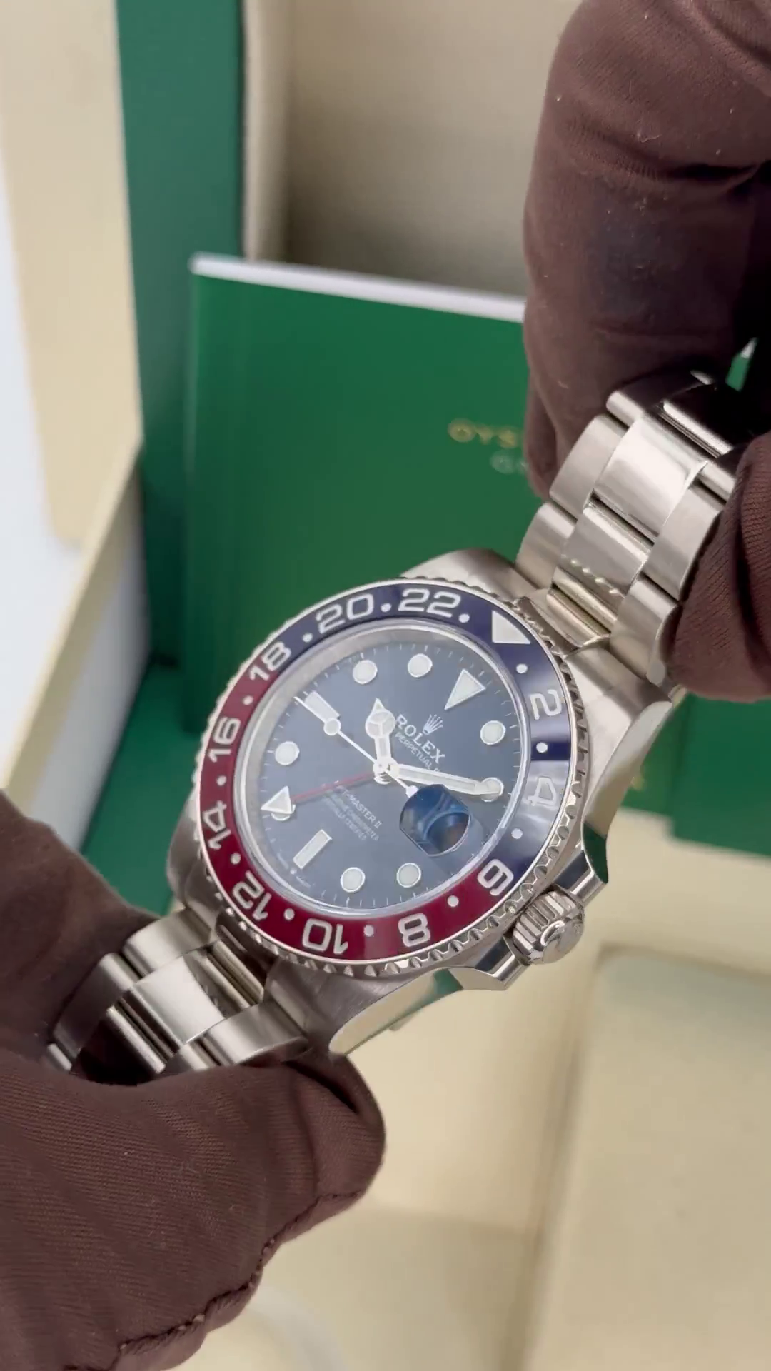 RLX  GMT-Master II 40mm 126719BLRO