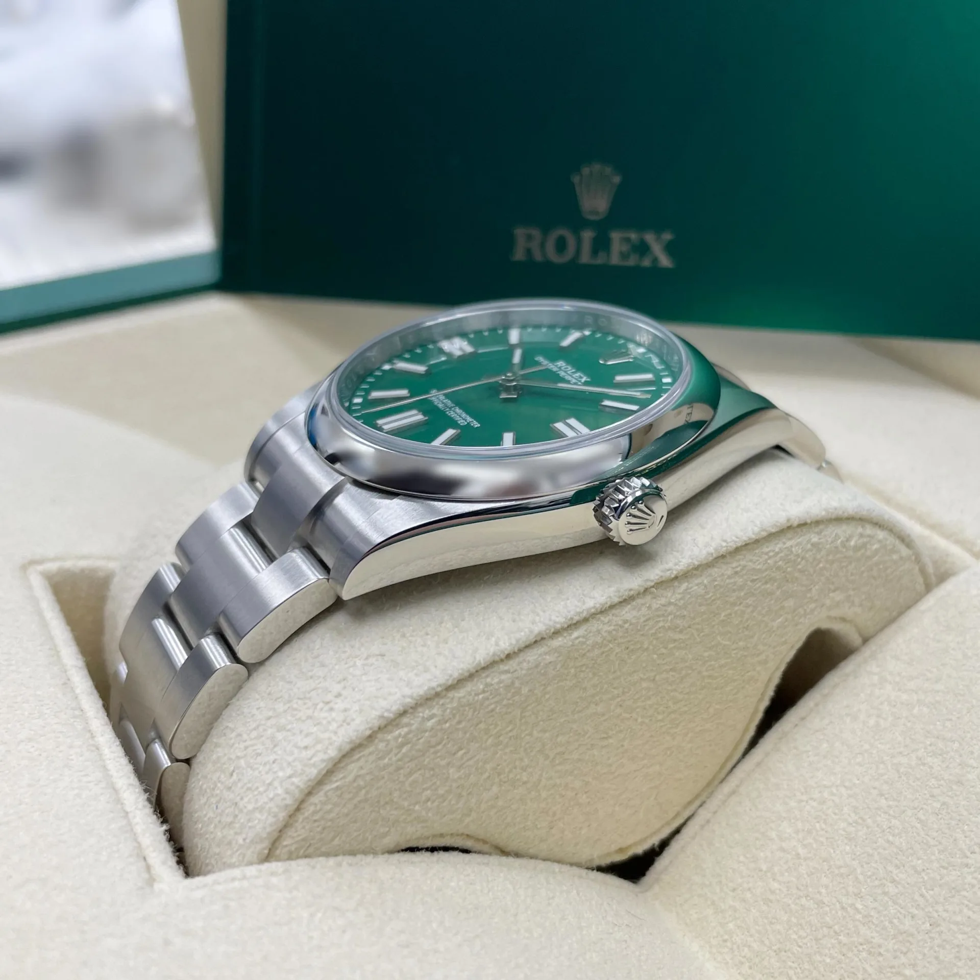 RLX Oyster Perpetual 41mm 124300-0005 Green Index Dial & Smooth Bezel Oyster Bracelet Men’s Watch