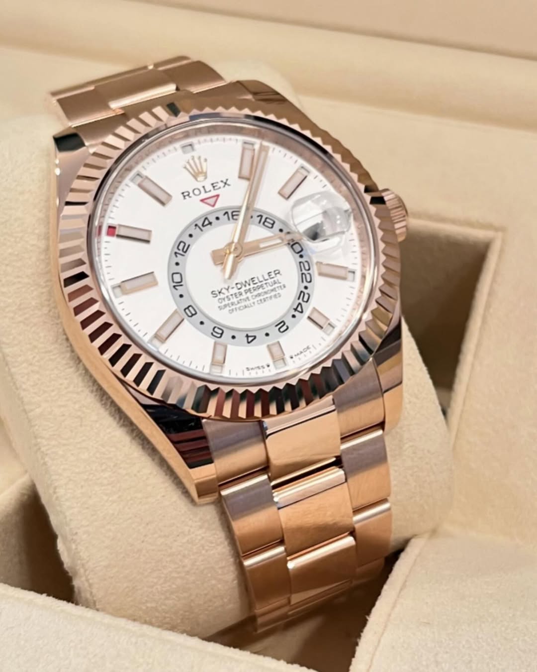 RLX  Sky-Dweller 42mm 336935-0003/0007 Rose Gold White Dial Oyster