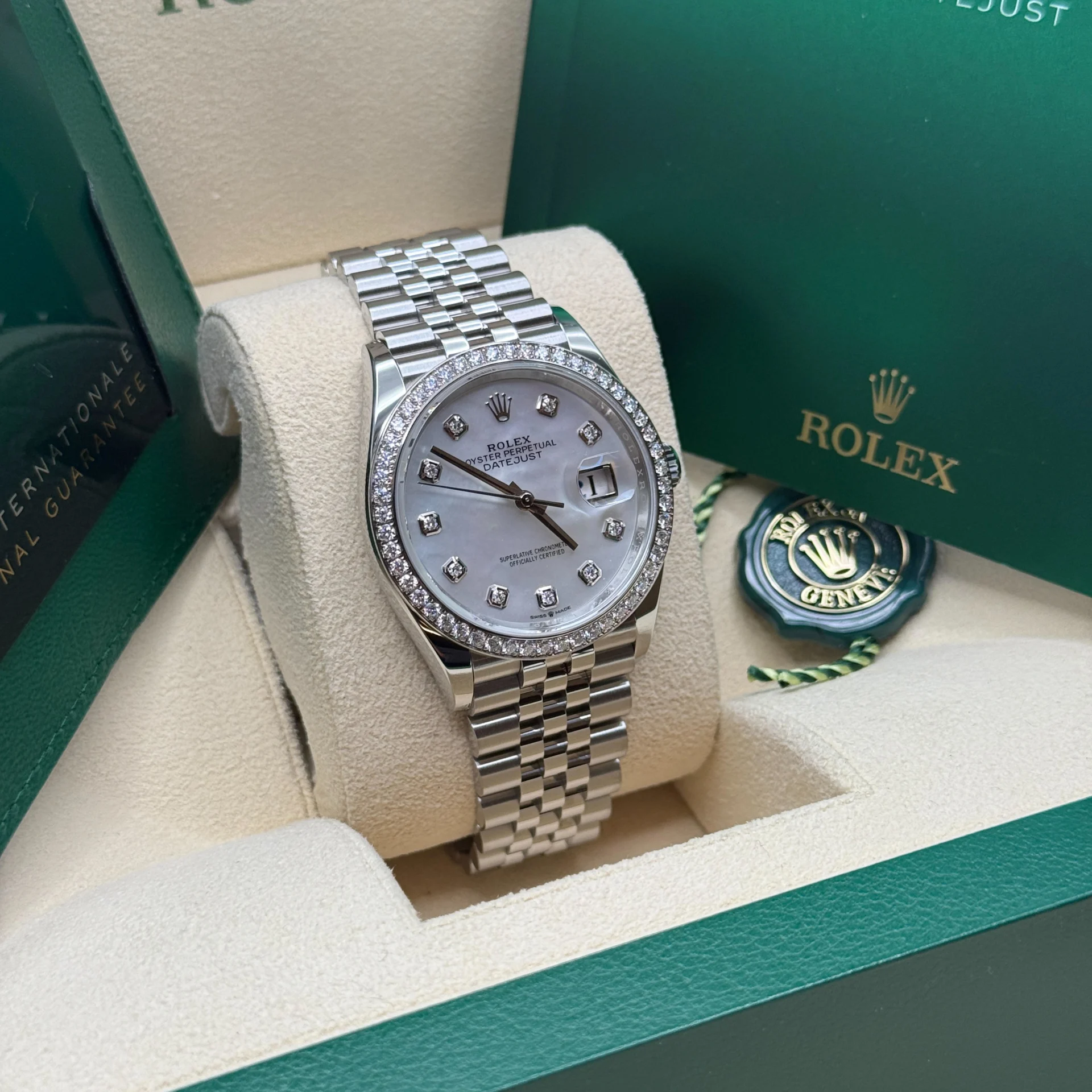 RLX  Datejust 36mm 126284 Mother-of-Pearl Dial Oyster Bracelet