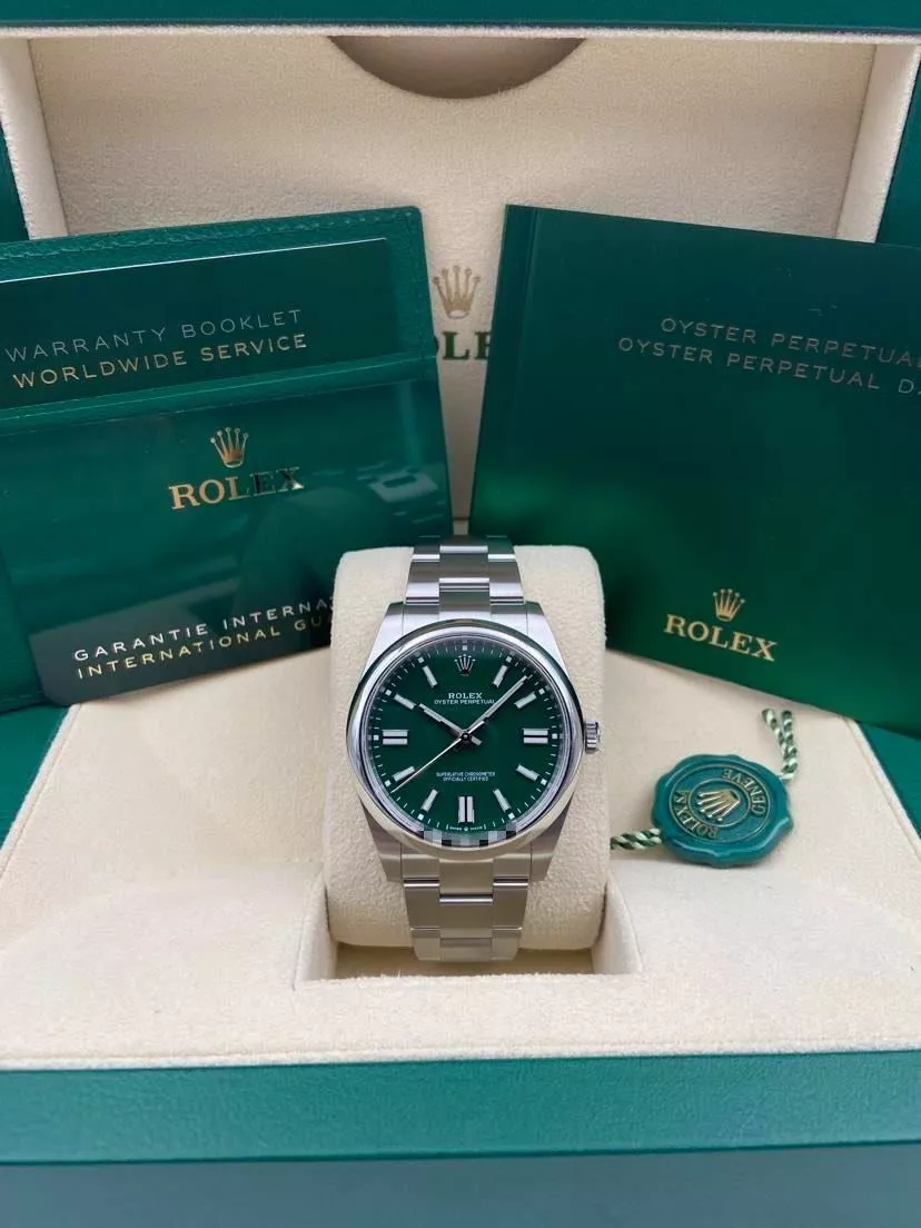 RLX Oyster Perpetual 41mm 124300-0005 Green Index Dial & Smooth Bezel Oyster Bracelet Men’s Watch