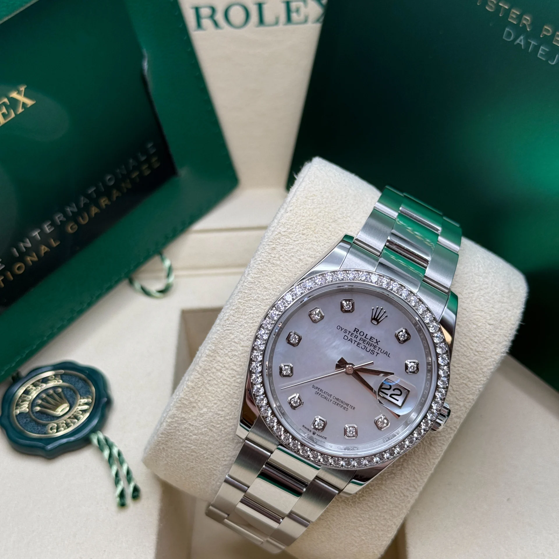 RLX  Datejust 36mm 126284 Mother-of-Pearl Dial Oyster Bracelet