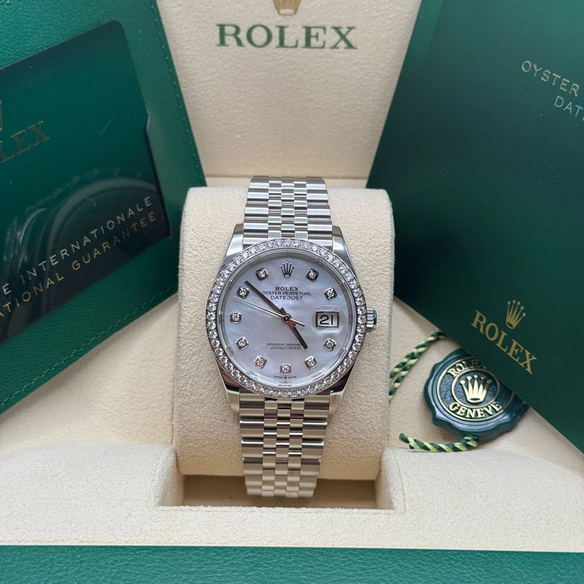 RLX  Datejust 36mm 126284 Mother-of-Pearl Dial Oyster Bracelet