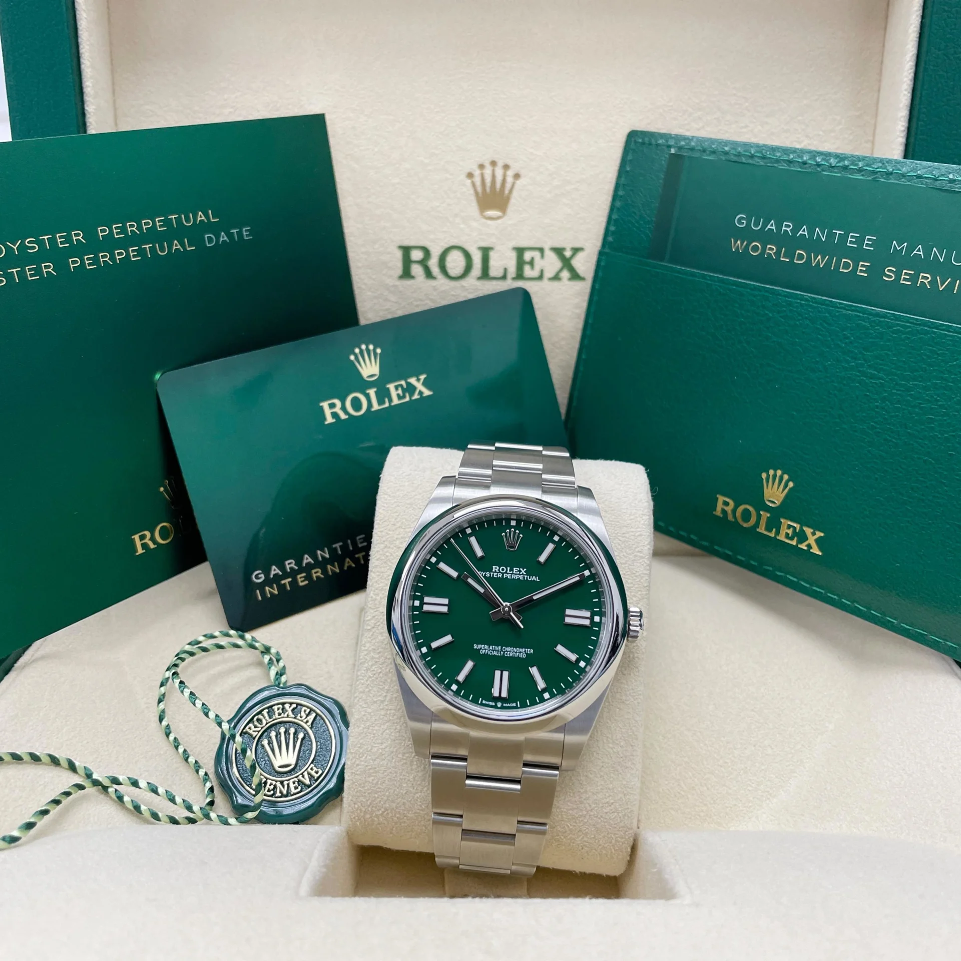 RLX Oyster Perpetual 41mm 124300-0005 Green Index Dial & Smooth Bezel Oyster Bracelet Men’s Watch