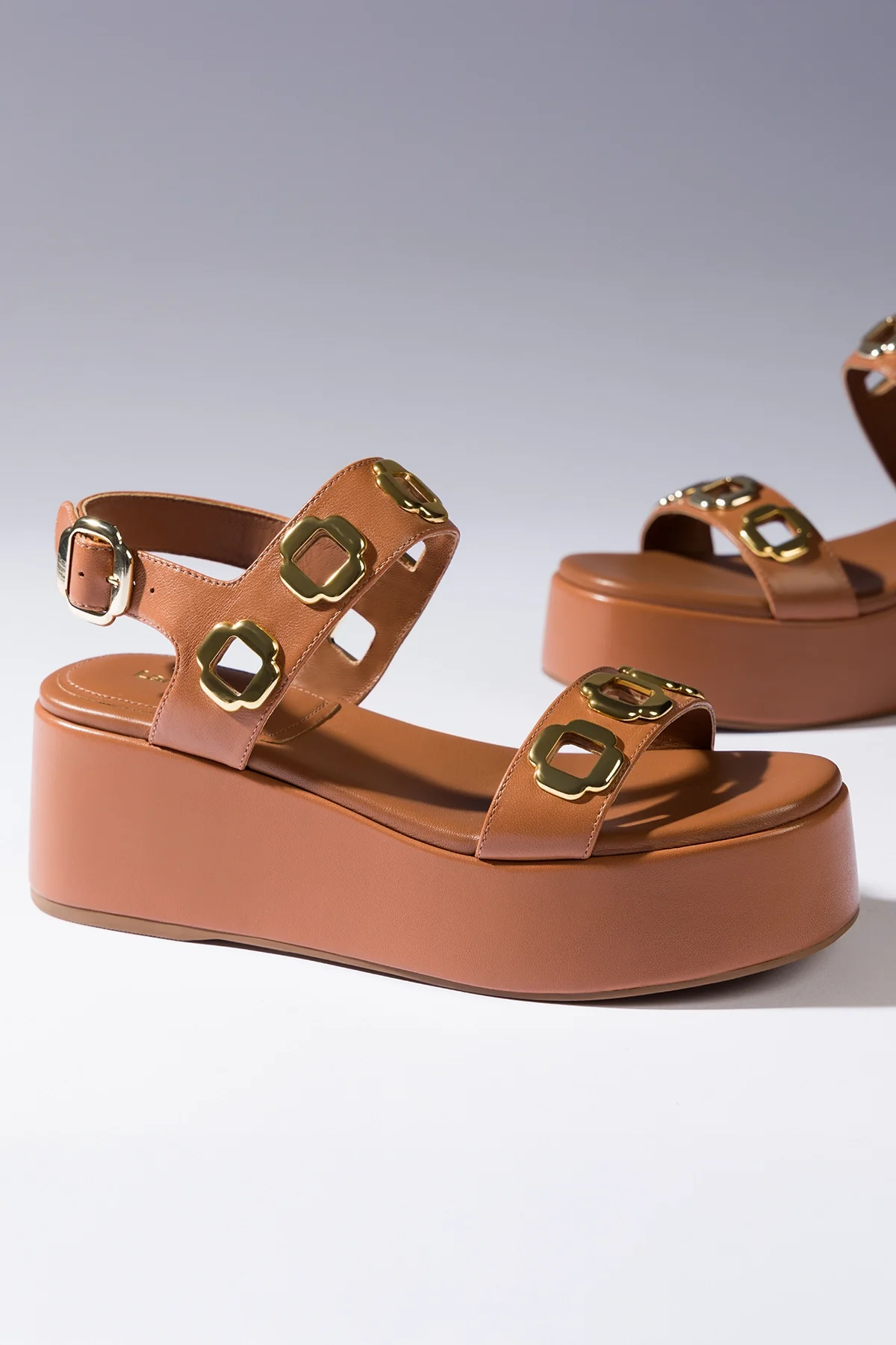 Milan Flatform Sandal In Caramel Leather