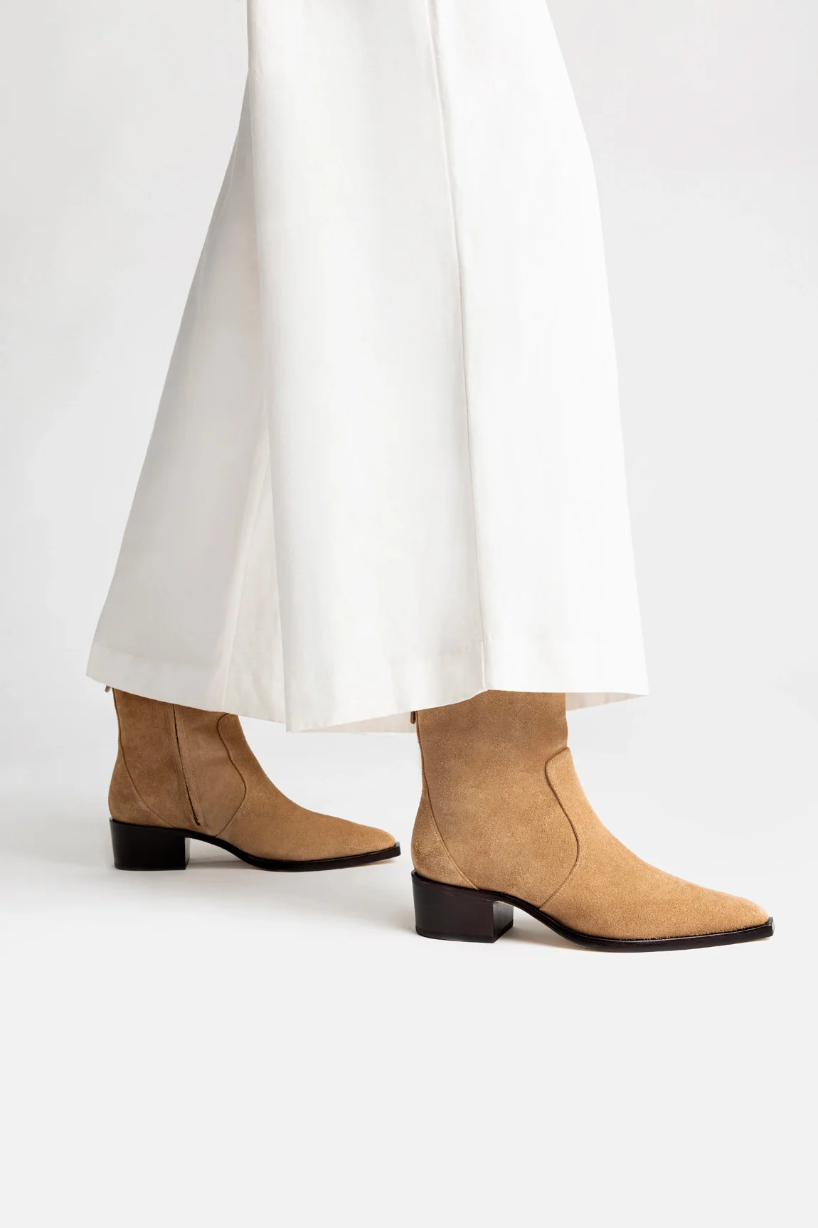 Florencia Low Boot In Peanut Suede
