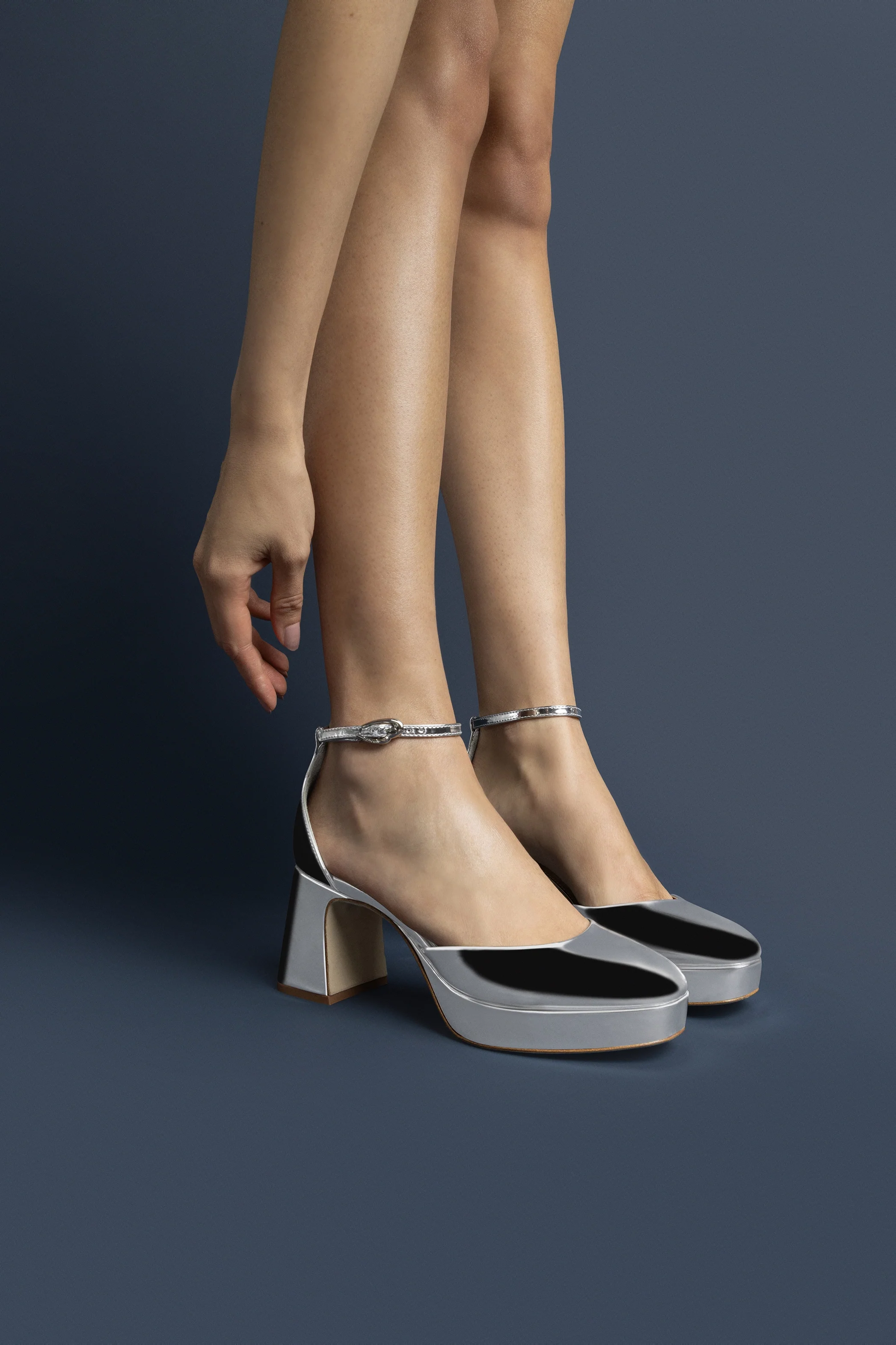 Ari Verona Low Pump In Silver Specchio