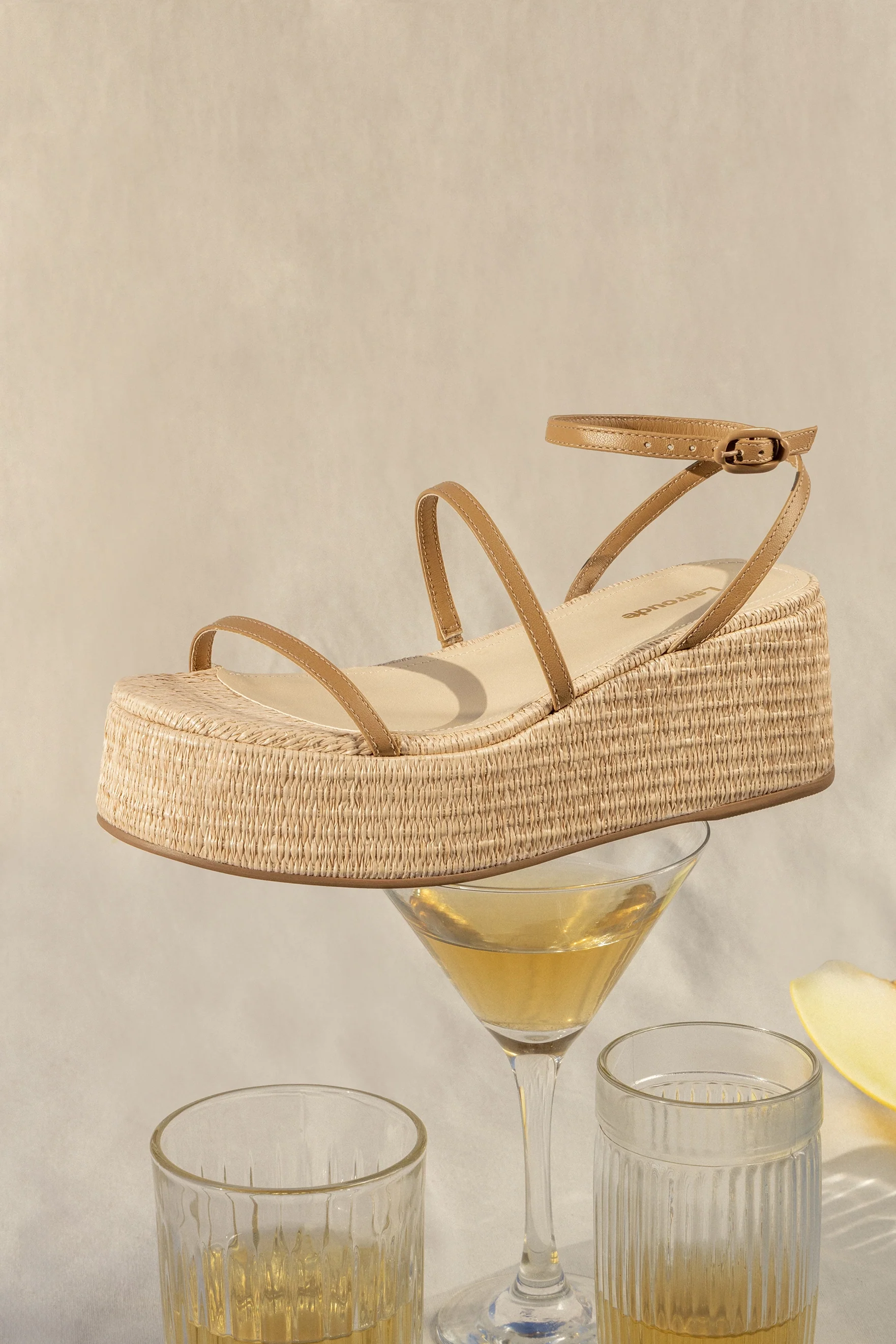 Gio Flatform Sandal In Natural Raffia and Hazelnut Trimming
