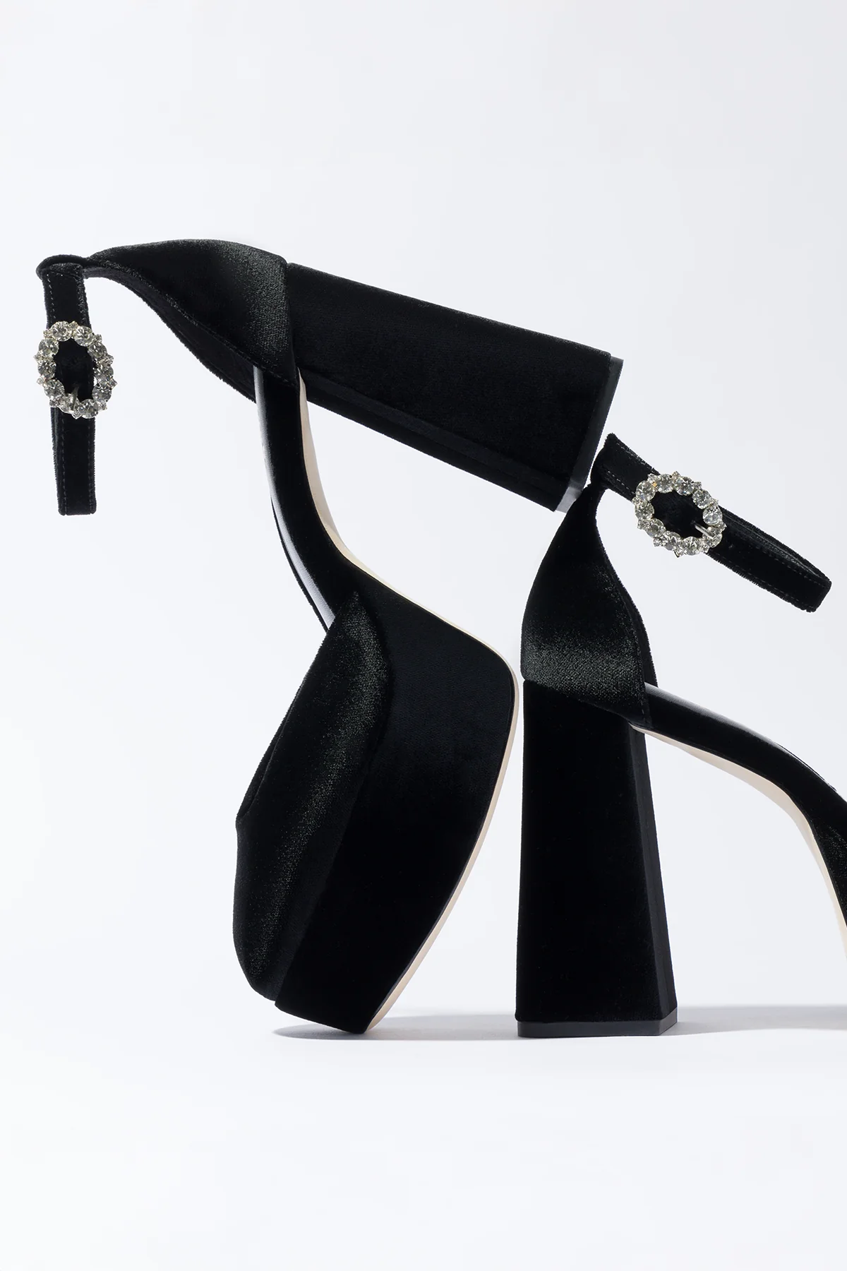 Ari Pump In Black Velvet