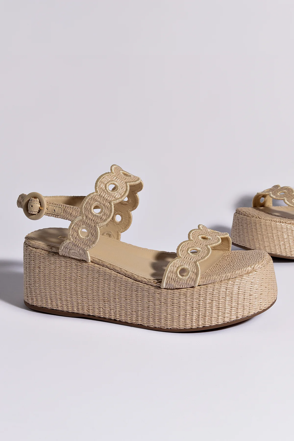 Florence Broderie Flatform In Natural Raffia