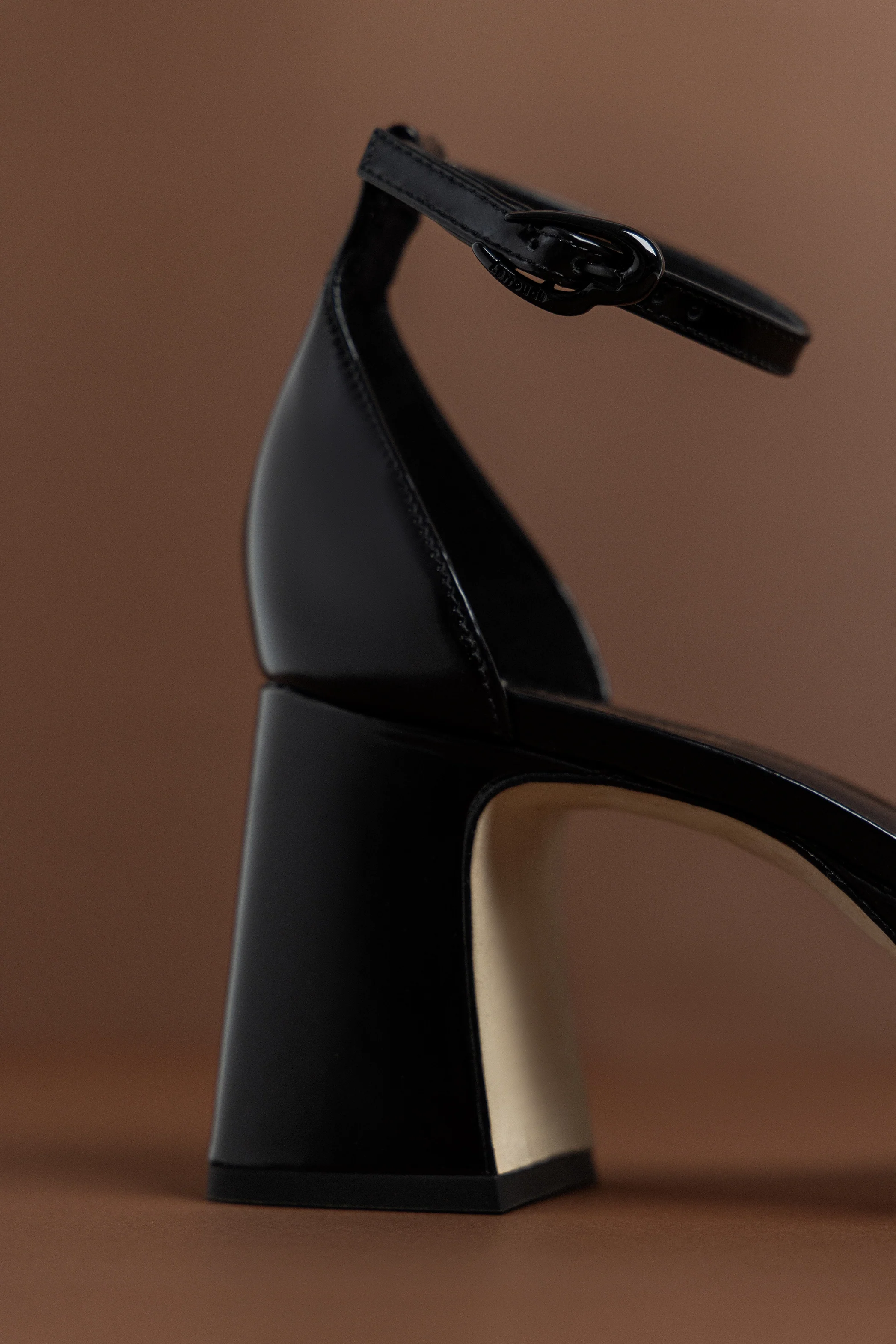 Ari Verona Low Pump In Black Box Leather