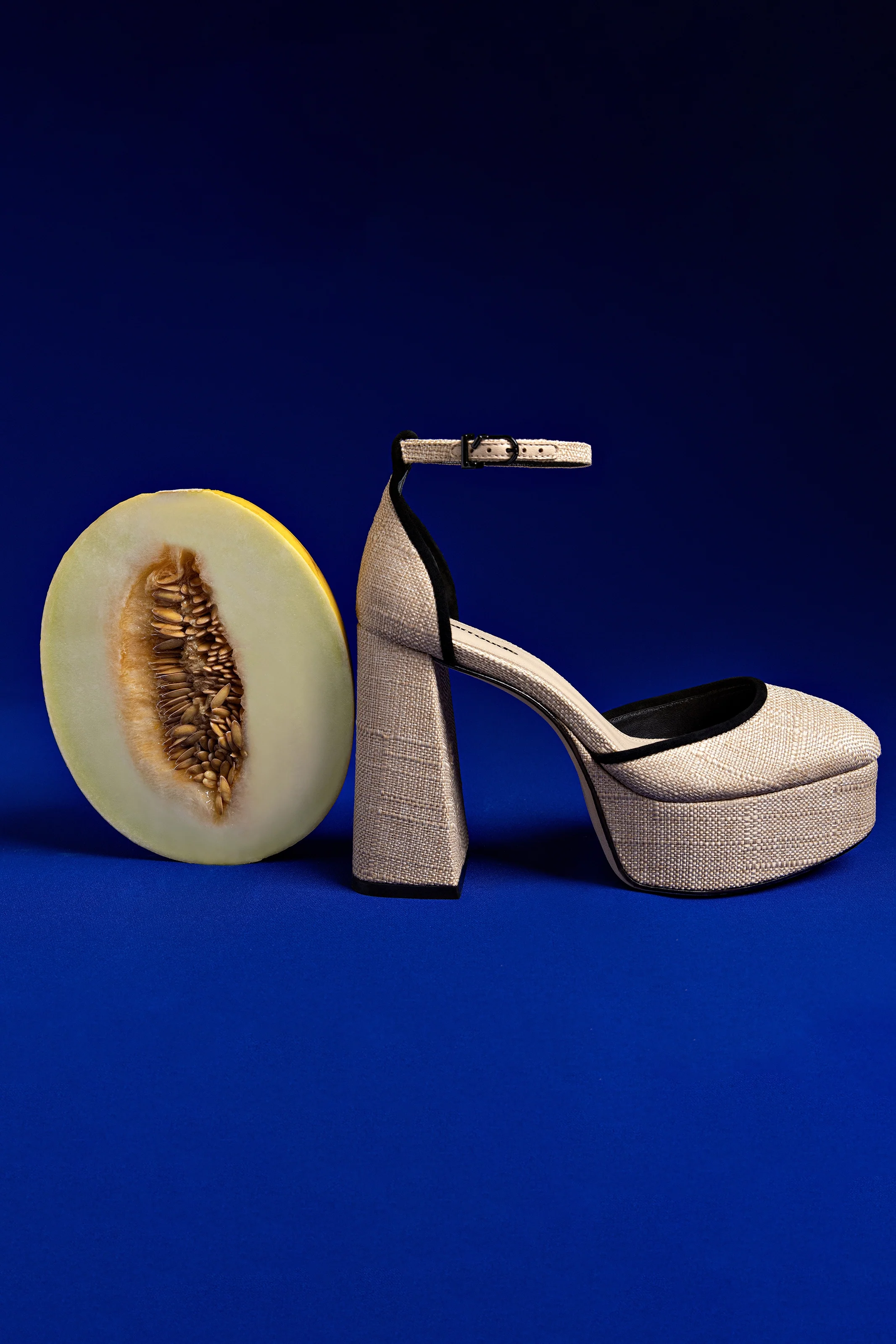 Ari Pump In Beige Raffia and Black Trimming