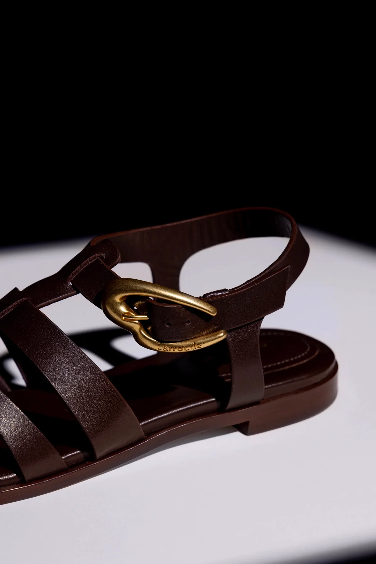 Stevie Flat Sandal In Brown Leather
