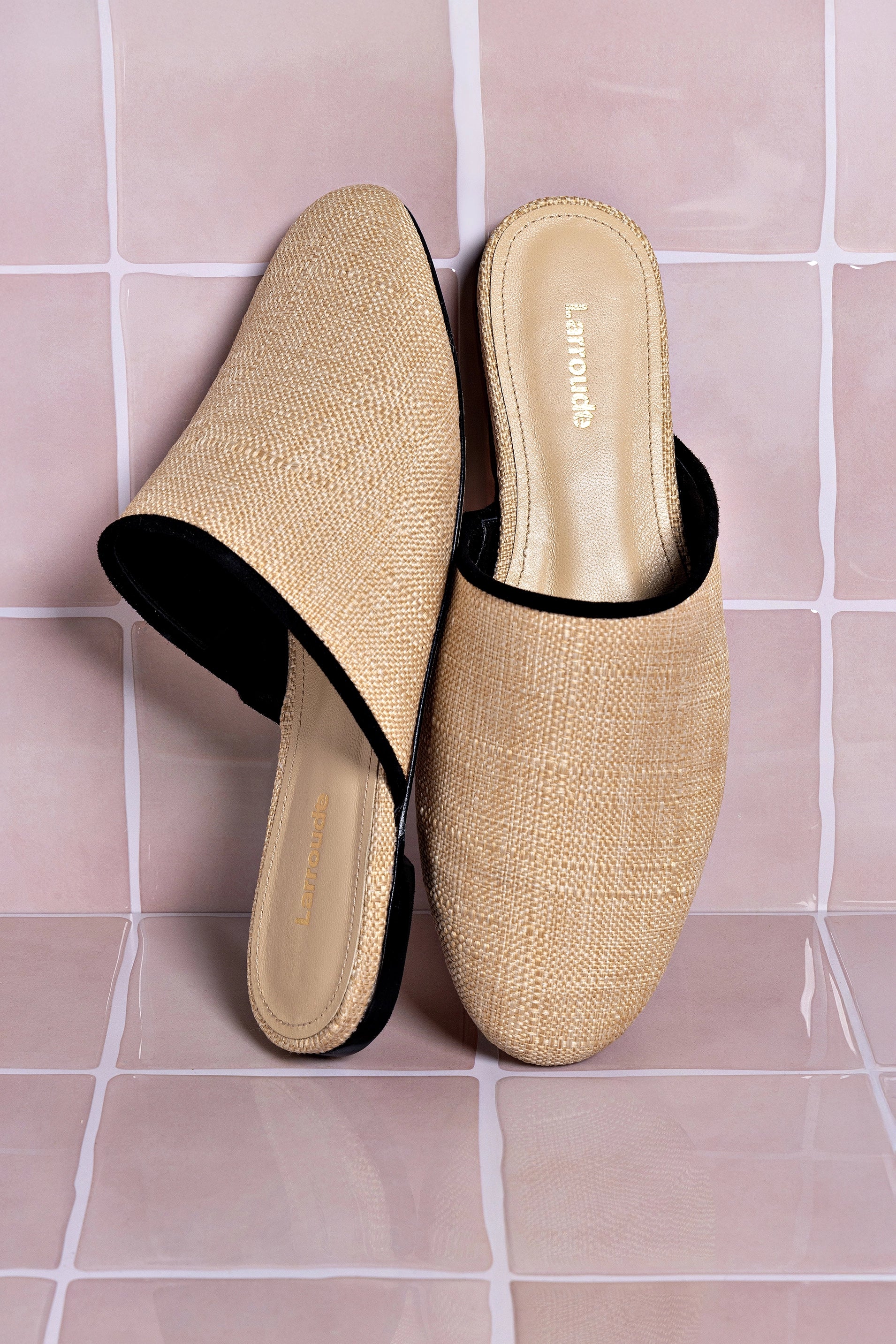Venice Flat Mule In Beige Raffia and Black Trimming