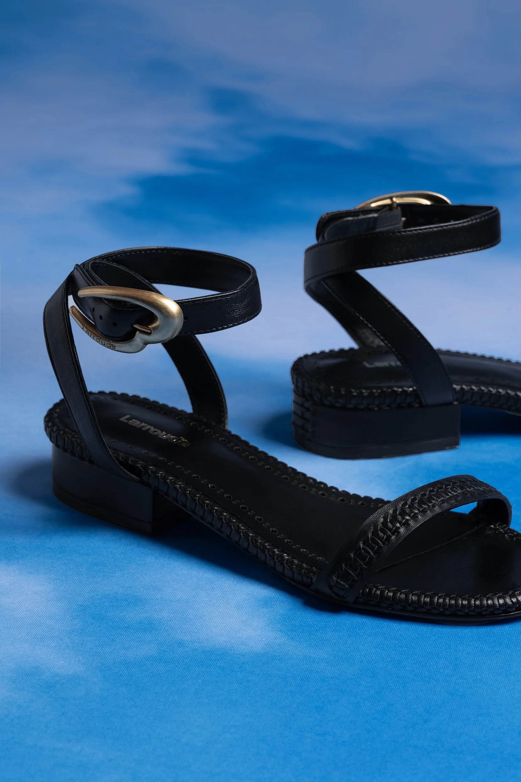 Verona Flat Sandal In Black Leather