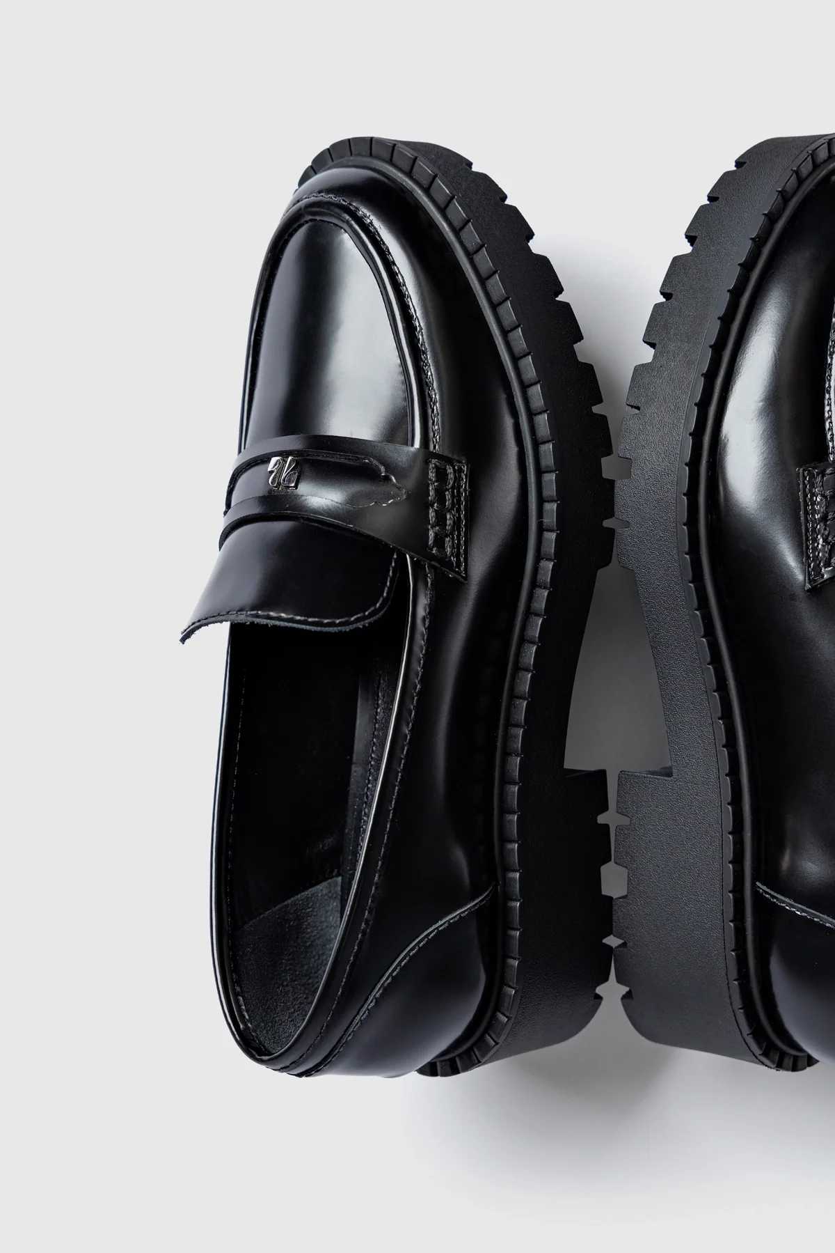 Suki Lugsole Loafer In Black Box Leather