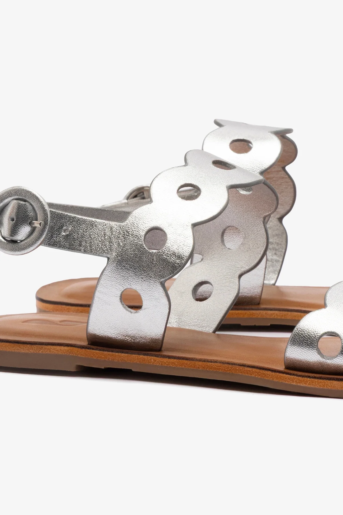 Florence Flat Sandal In Silver Metallic Leather