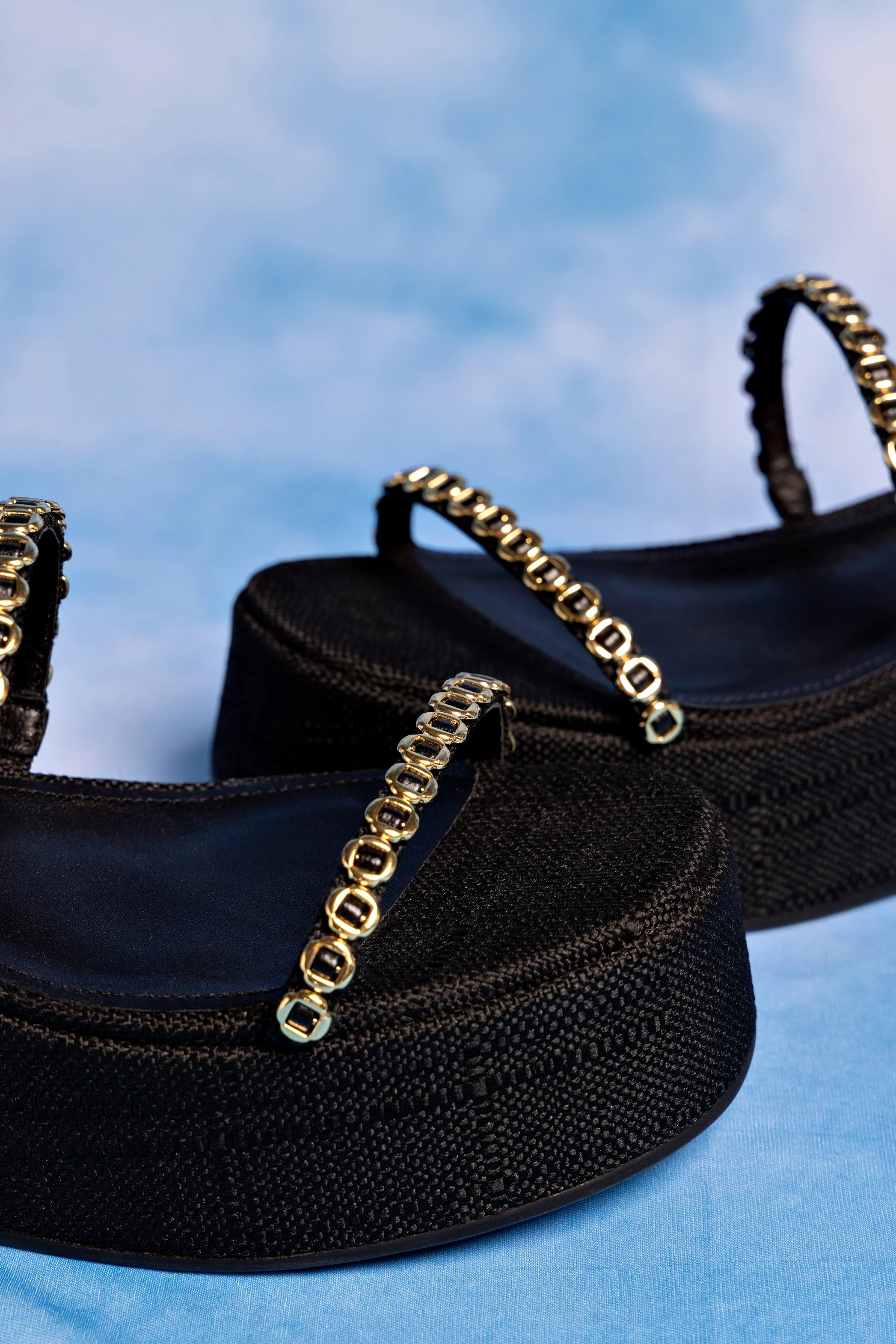 Gio Milanina Flatform Sandal In Black Raffia