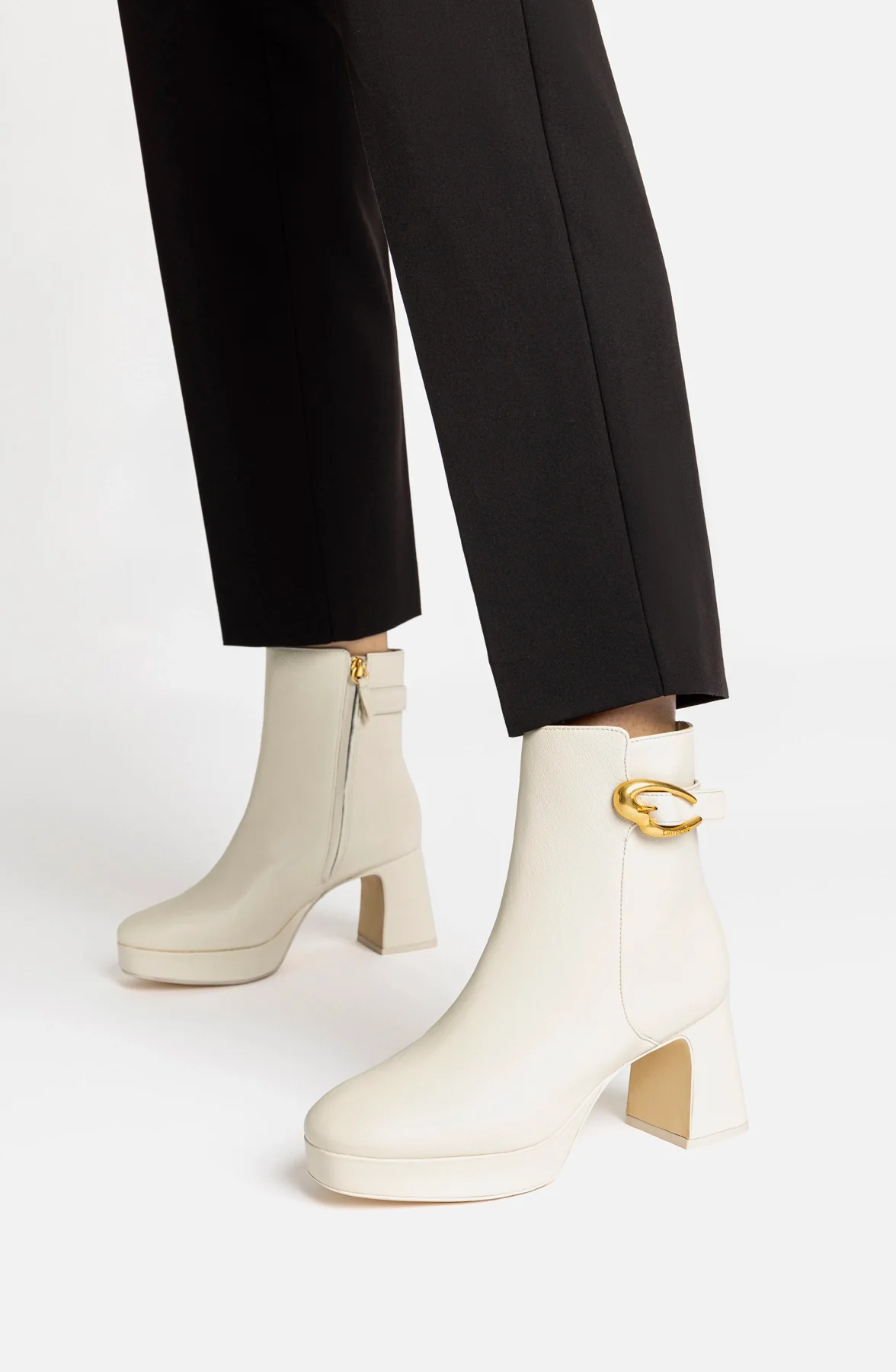 Dolly Verona Low Boot In Ivory Leather