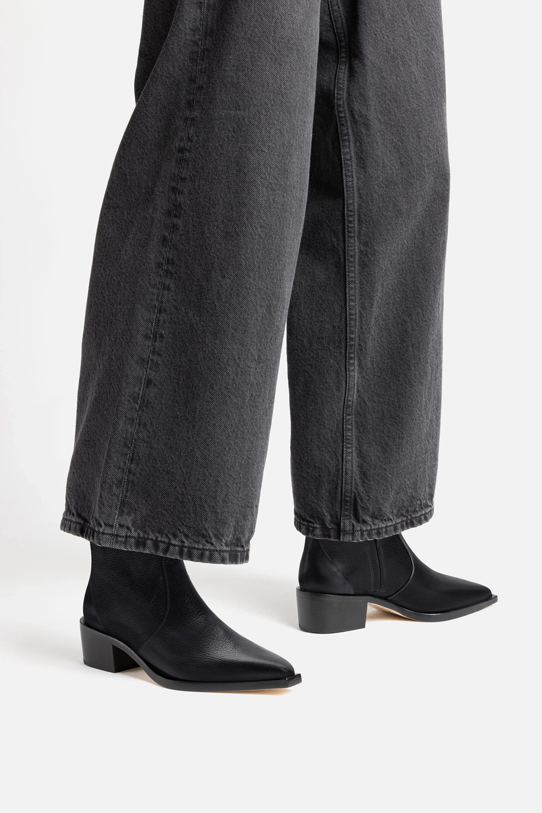 Florencia Low Boot In Black Leather