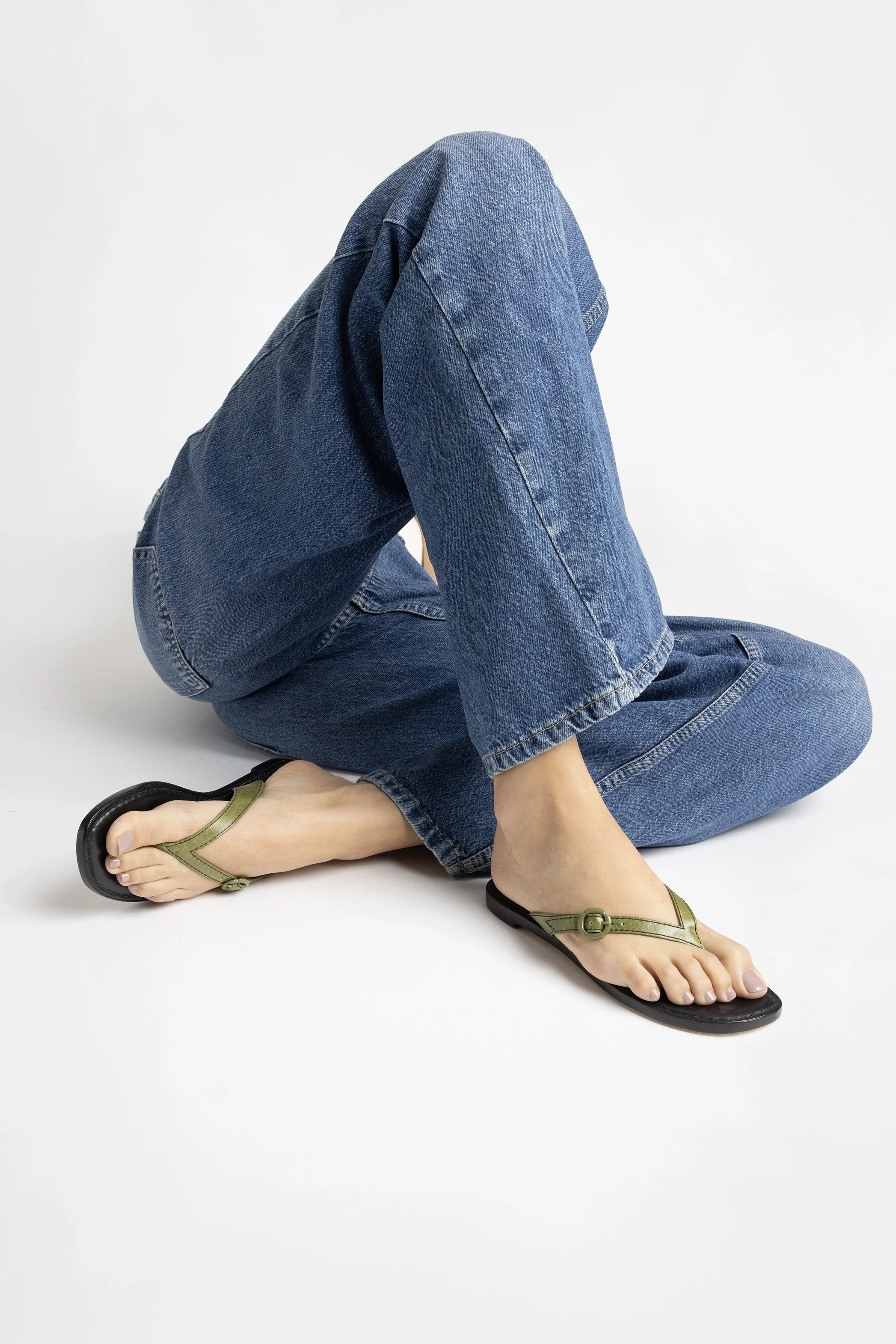 Mary Kate Flat Sandal In Seaweed Leather
