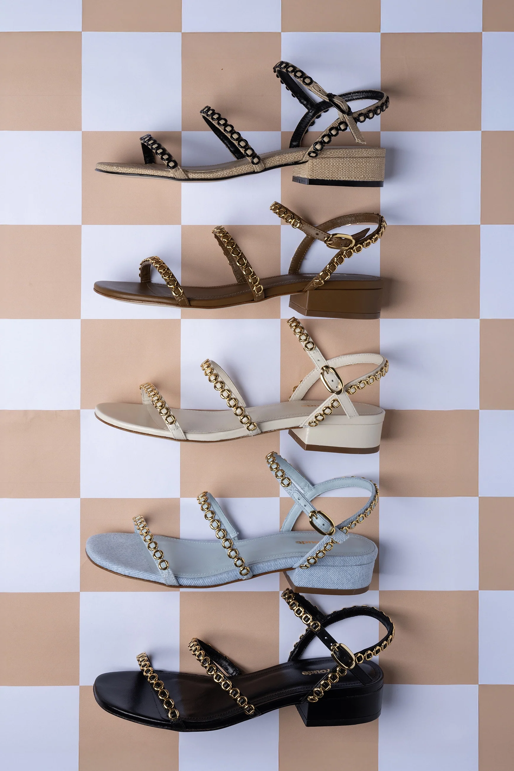 Milanina Flat Sandal In Beige Raffia