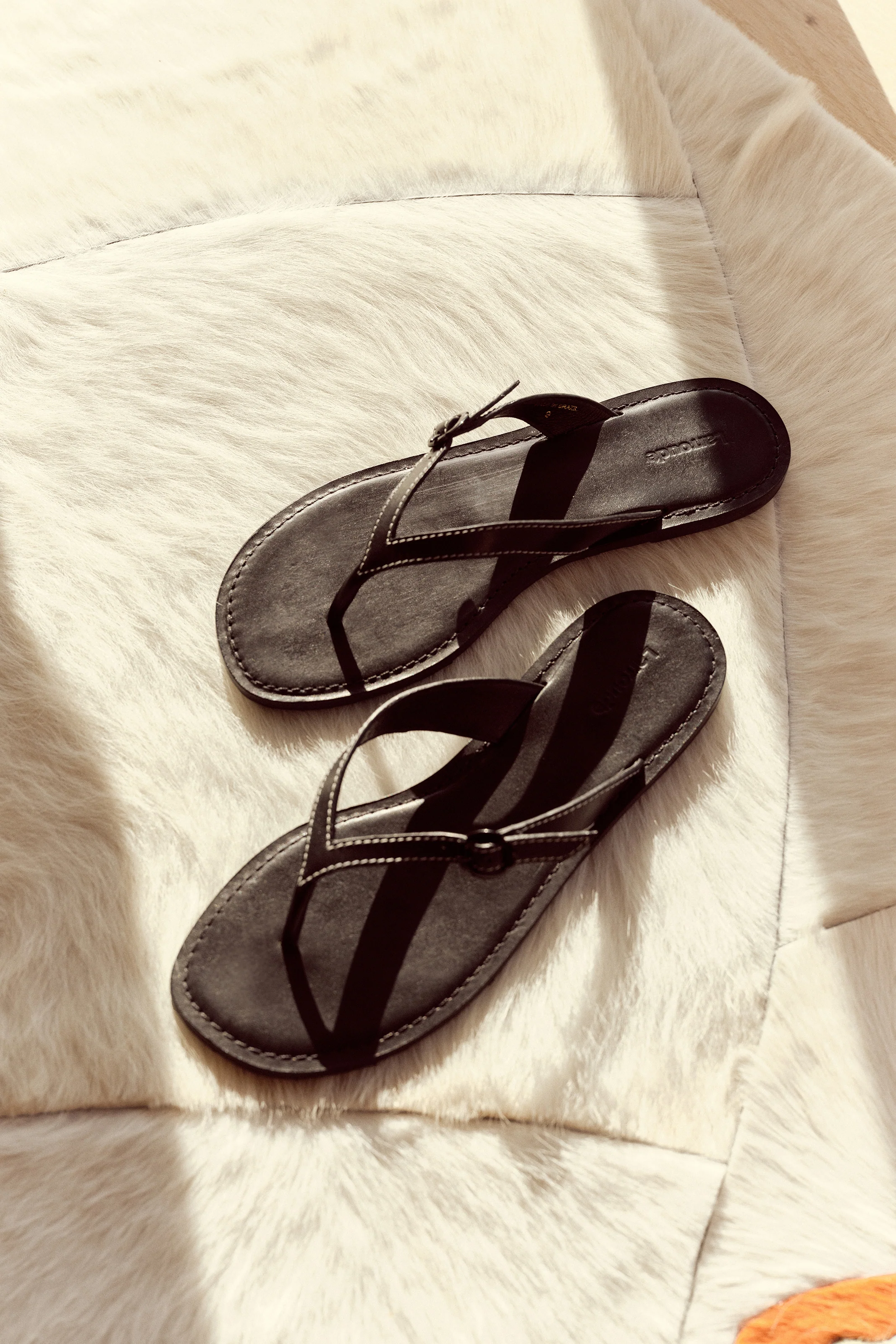Mary Kate Flat Sandal In Black Leather
