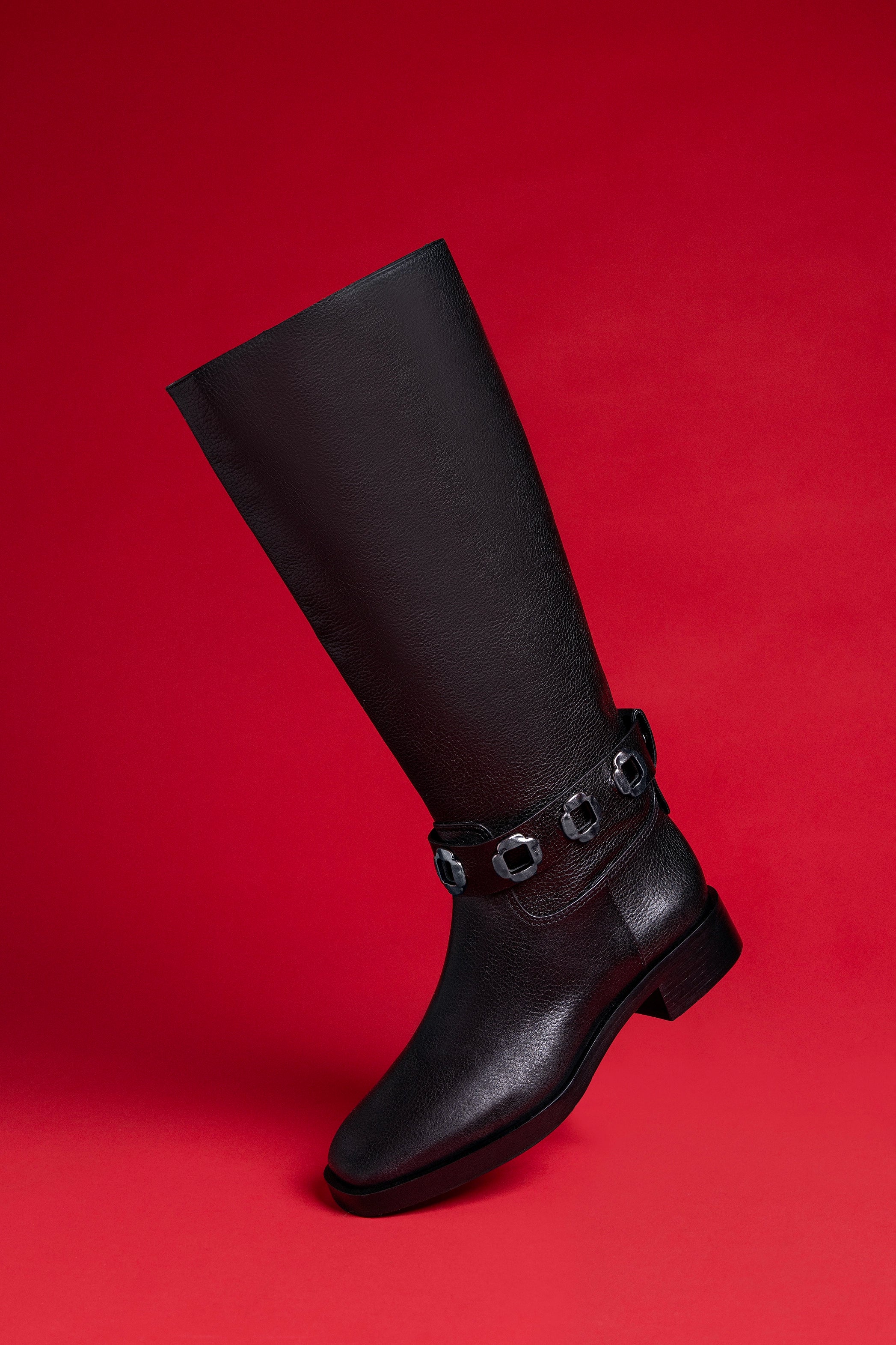 Milan New Flat Boot In Black Leather