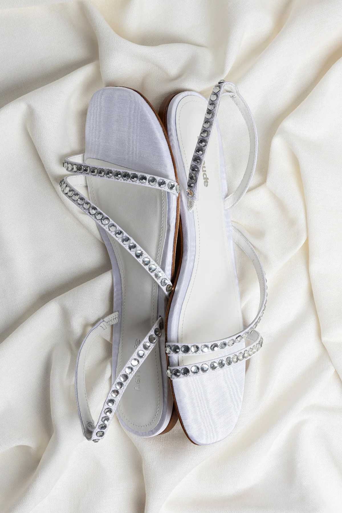 Vicky Flat Sandal In White Fabric and Crystals