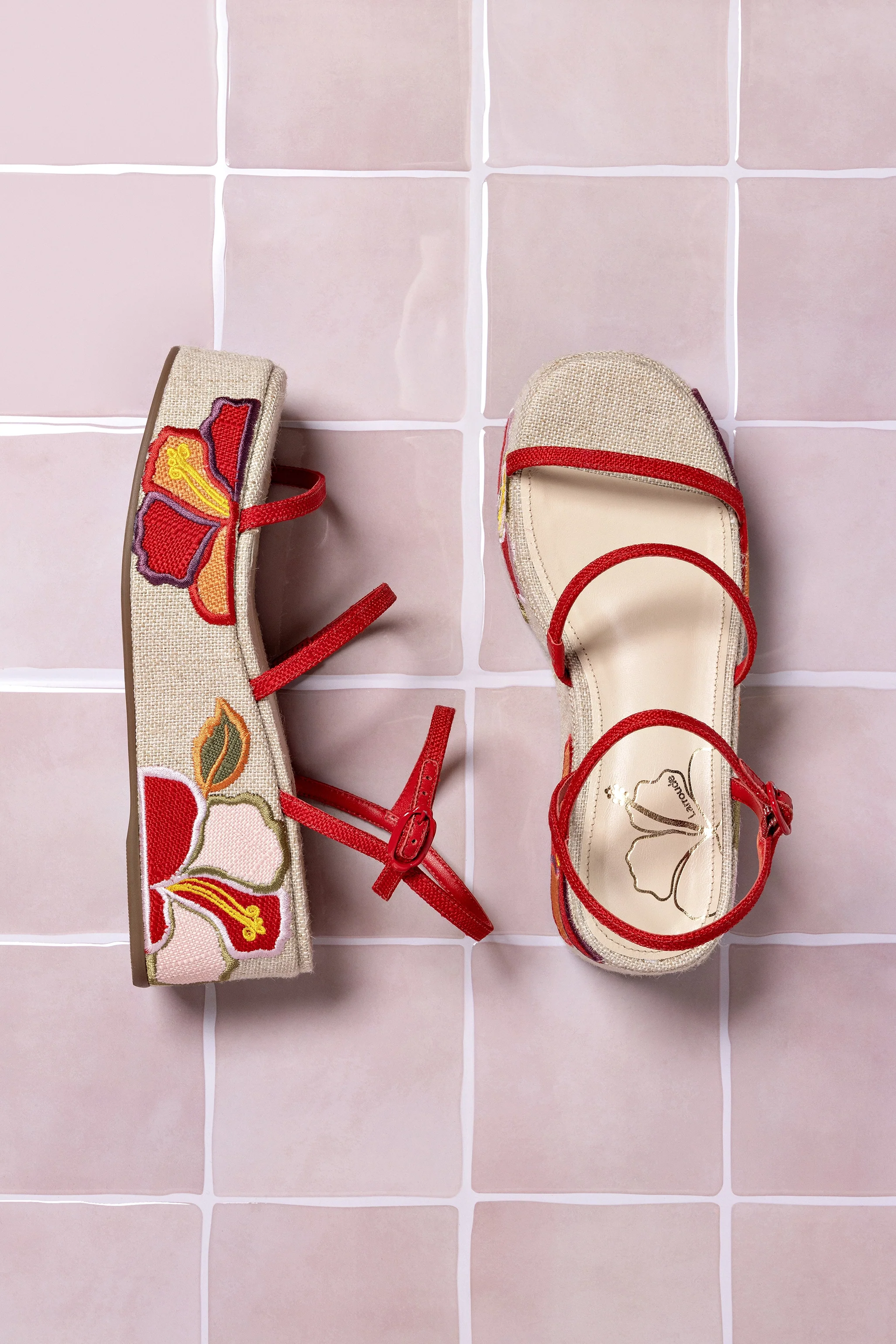 Gio Flatform Sandal In Scarlet Raffia and Hibiscus Embroidery